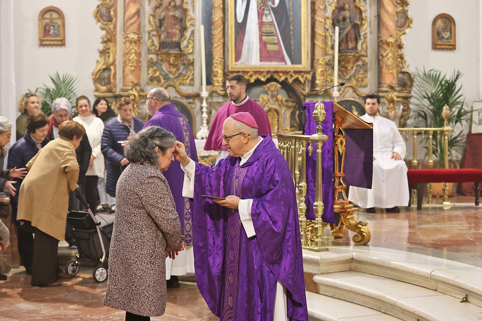 Las fotografías de la Misa de Imposición de Cenizas en la Catedral