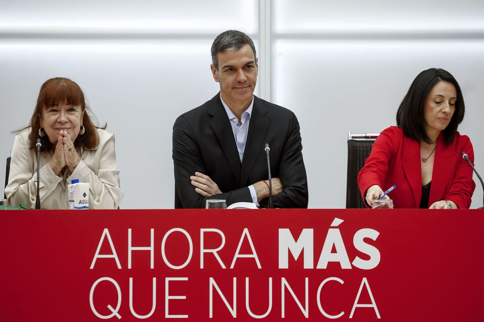 El CIS dispara al PSOE 13 puntos por encima del PP mientras caen Vox ...