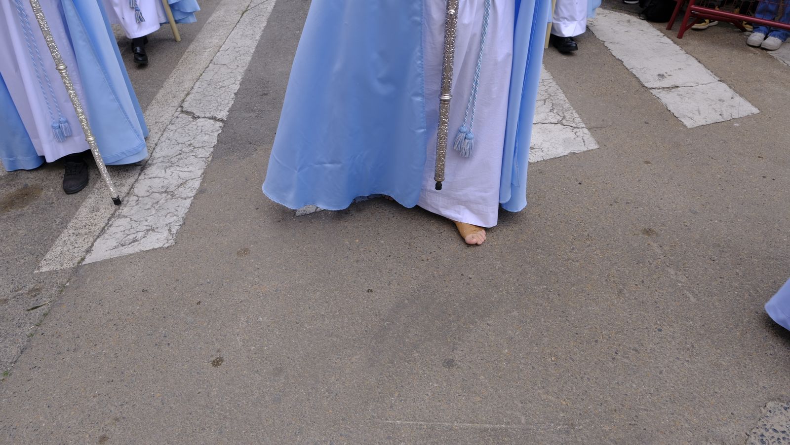 La Procesión de Los Ángeles de sobrepuso a la lluvia, en imágenes