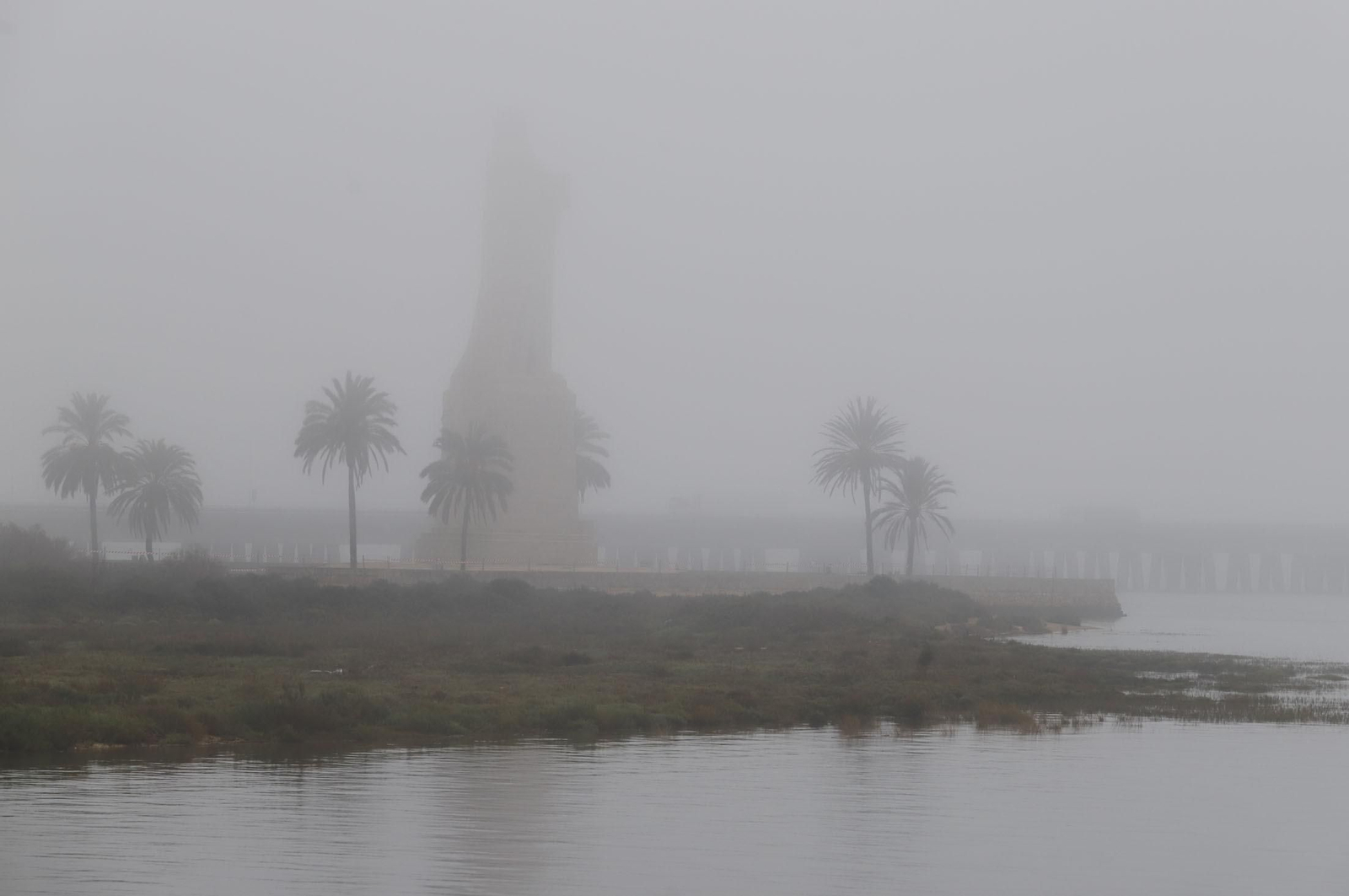 Imágenes de la niebla durante la mañana en Huelva