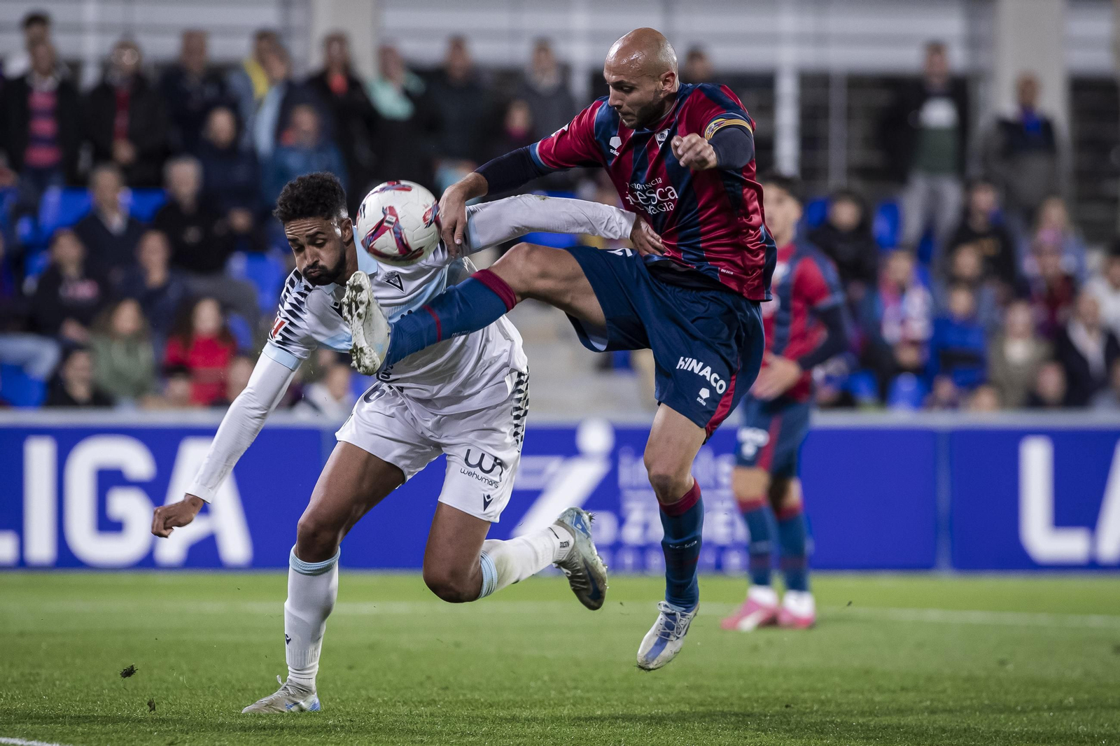 Las imágenes del partido entre el Huesca y el Cádiz C.F
