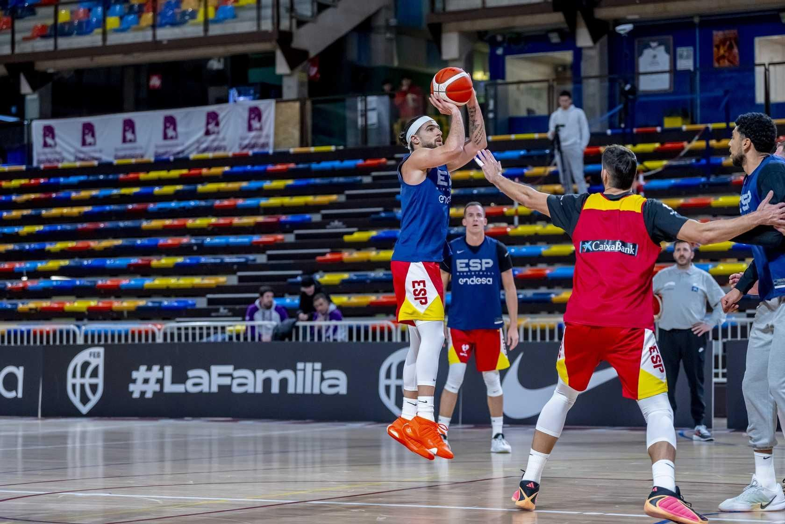 Alberto Díaz, Francis Alonso y Paco Aurioles, en la primera España de Chus Mateo