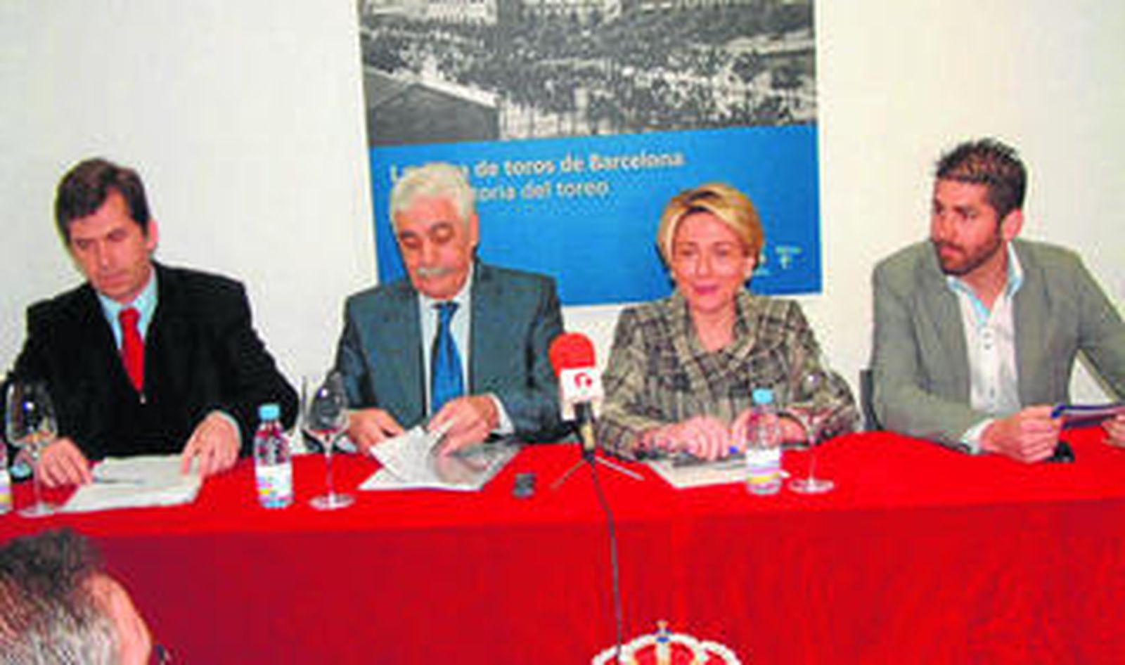 Víctor Zabala, Ángel Sonseca, Eloísa Cabrera y Serafín Marín compusieron la mesa de debate.