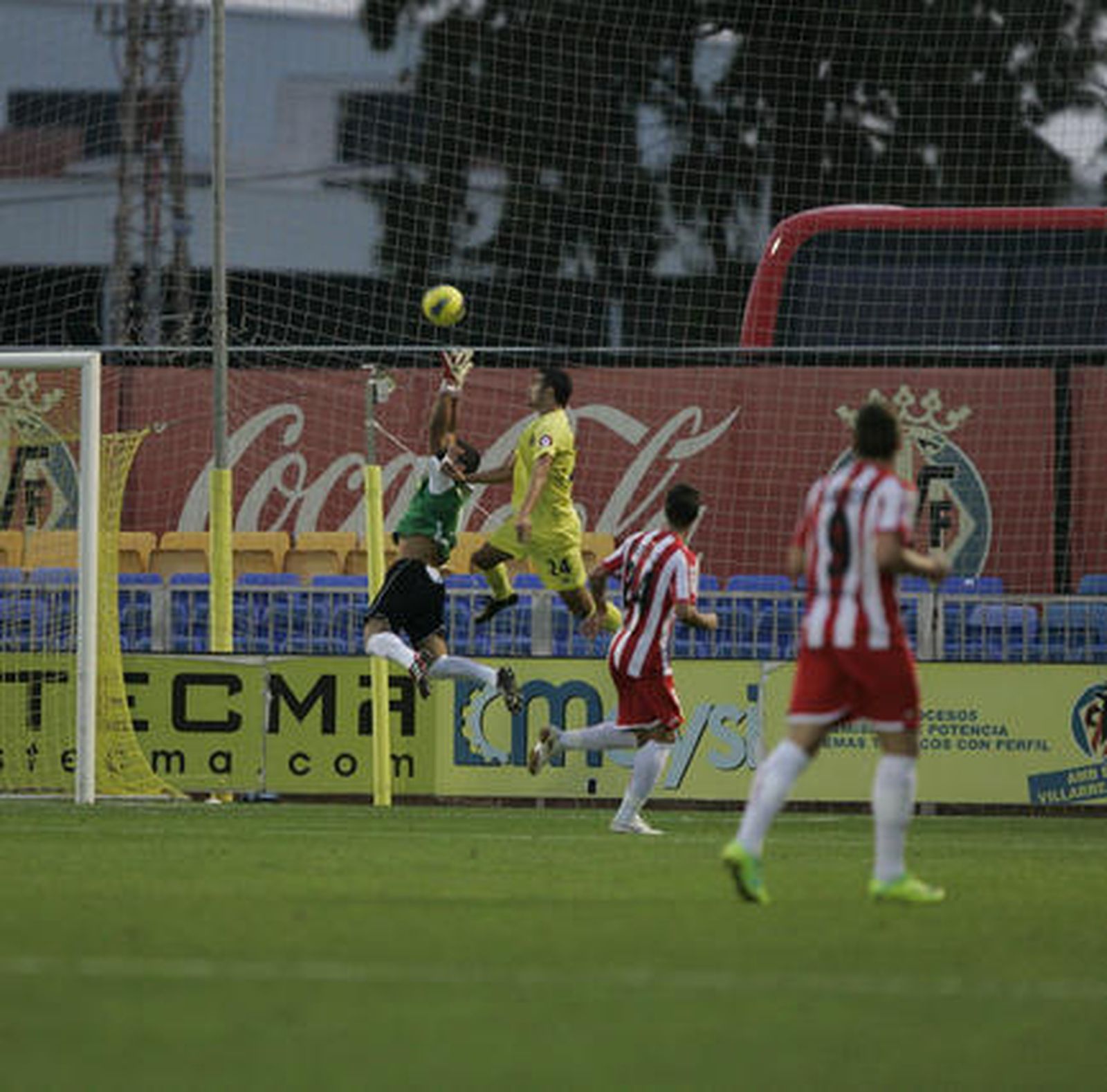 El Almería se deja remontar ante el Villarreal B (2-1). / LOF