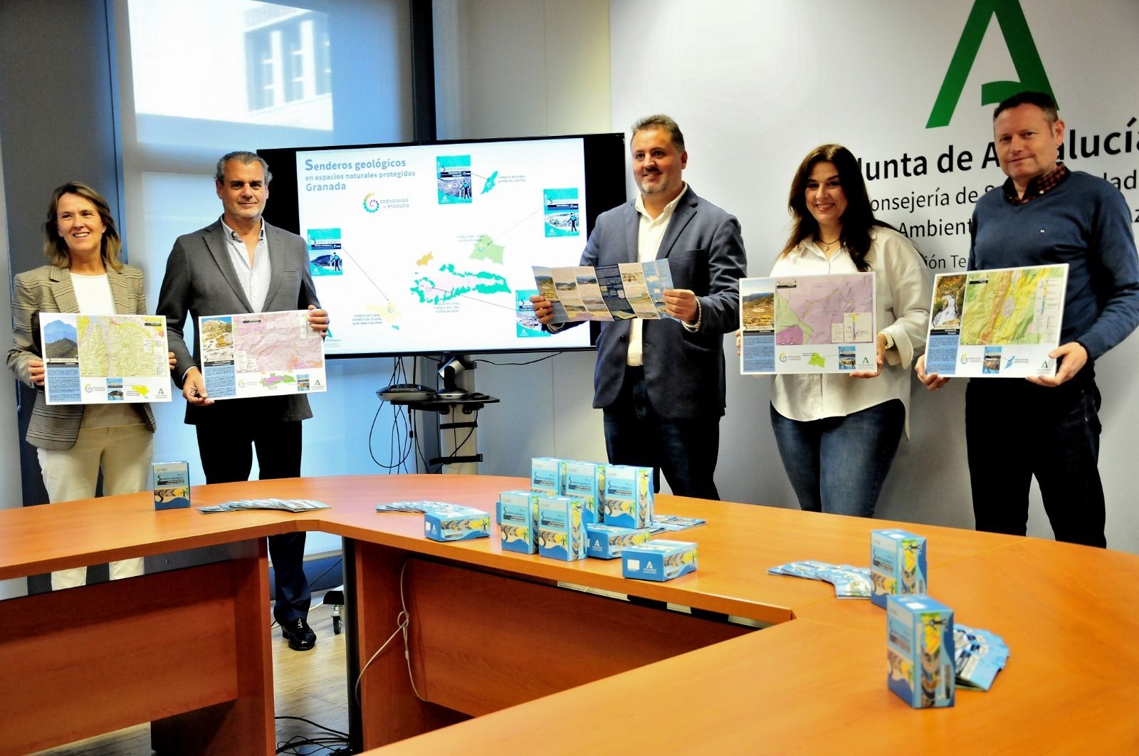 Los directores-conservadores de las áreas geológicas donde se ubican los nuevos senderos