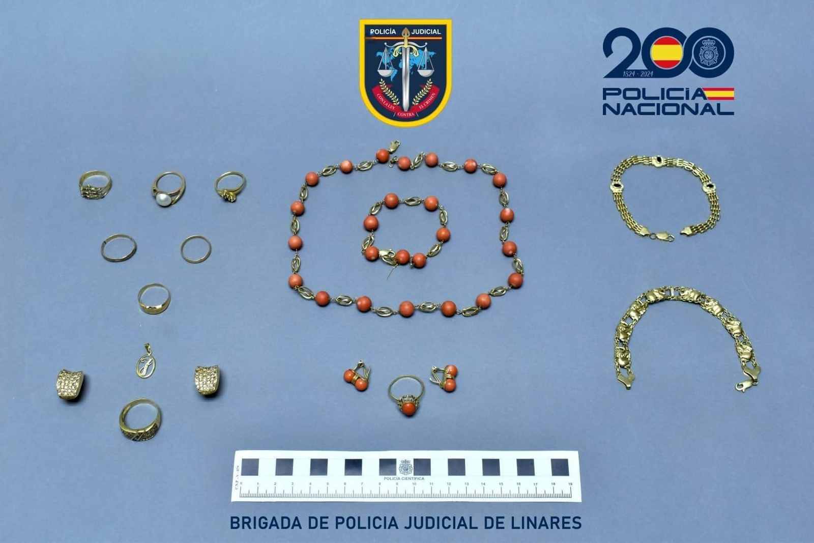 Joyas recuperadas tras el robo.