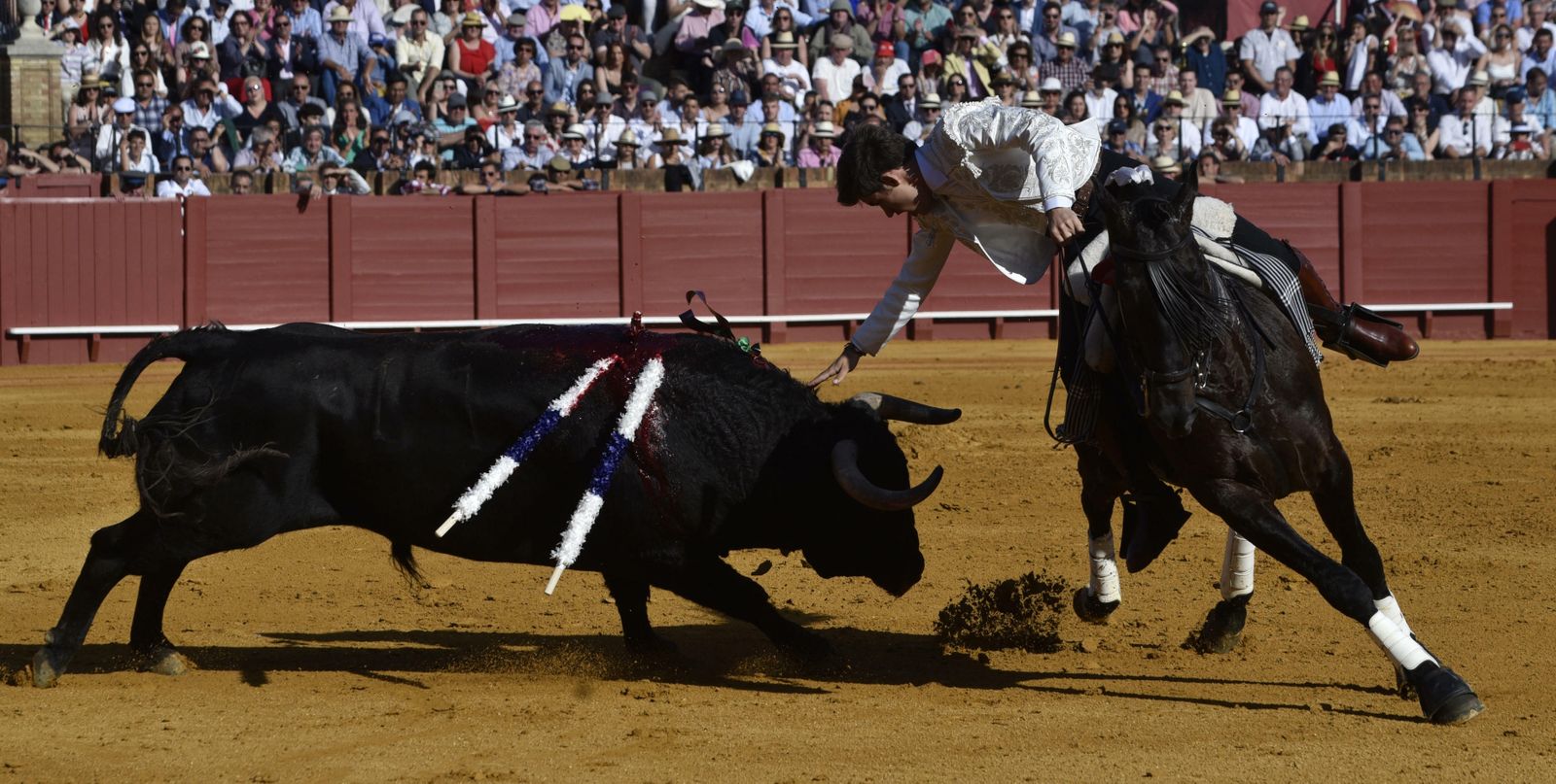 Las imágenes de la corrida de rejones de la Feria de Abril de Sevilla