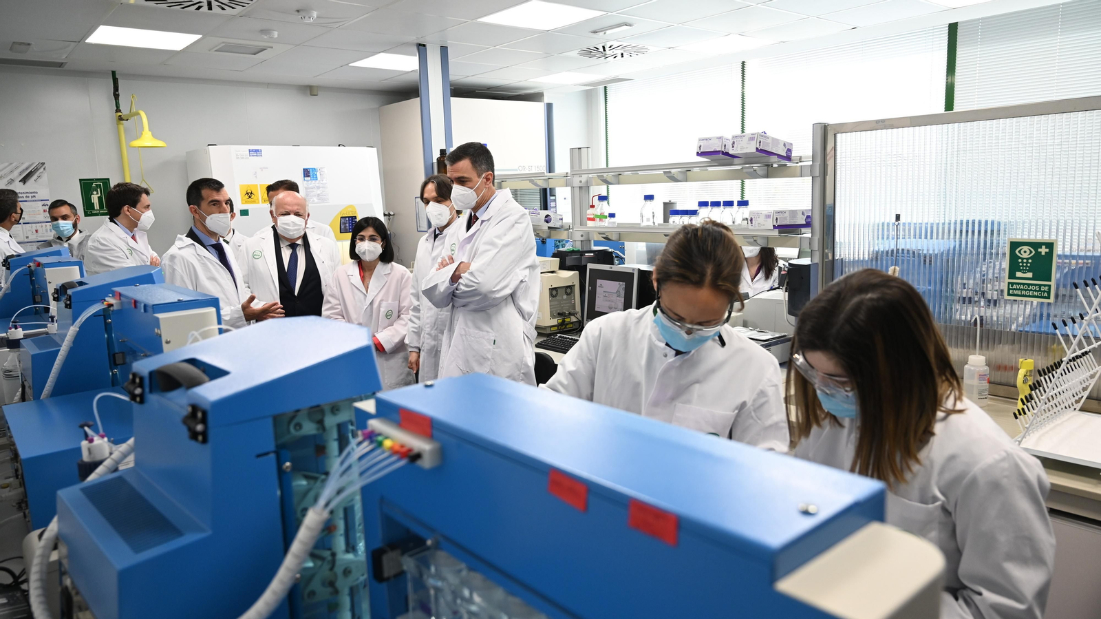 Fotos de la visita de Pedro Sánchez a los Laboratorios Rovi en el PTS de Granada