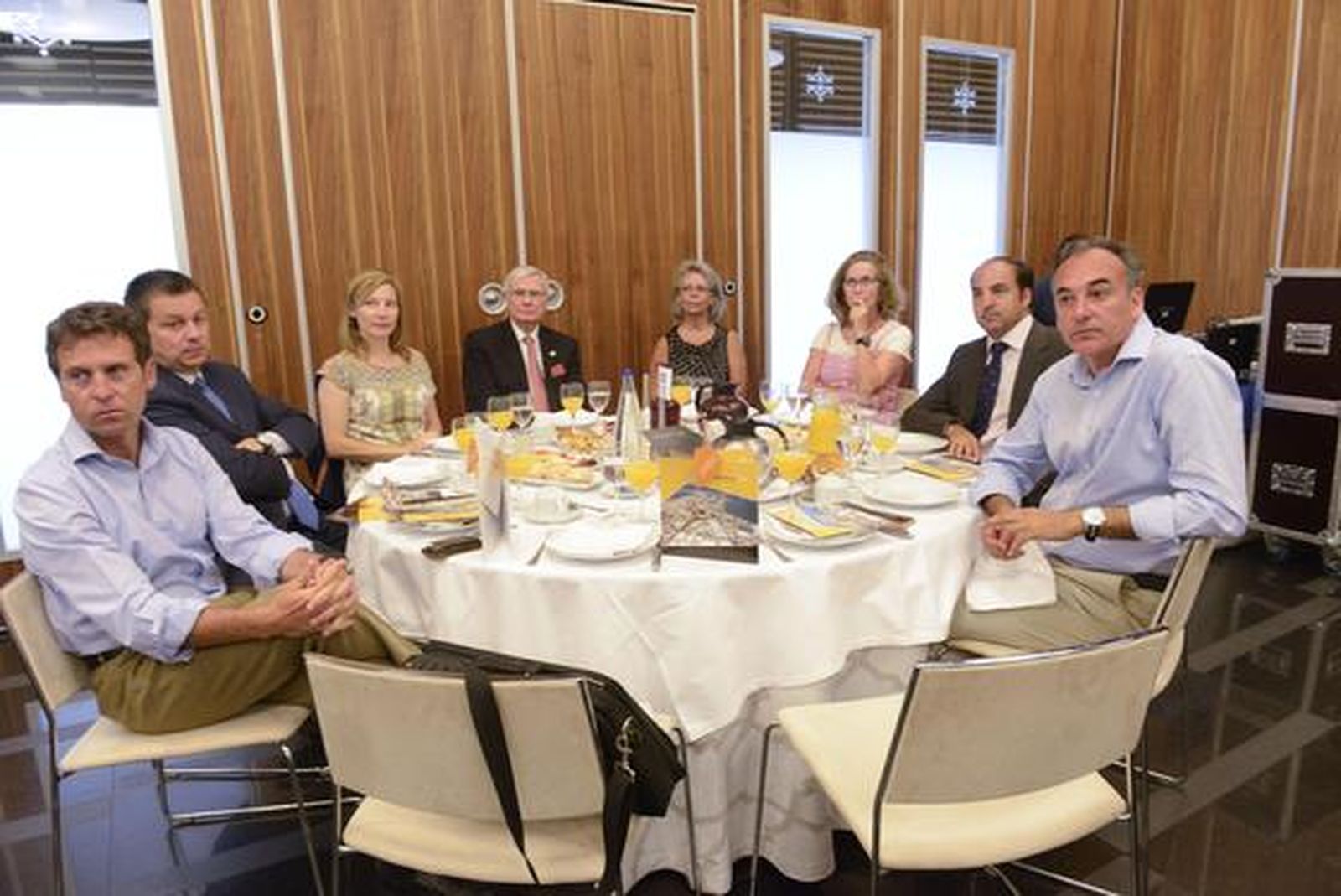 Salvador Gamero, de Finversur; Ignacio Díaz Rodríguez -Valdés, del Consorcio de Zona Franca; Marta González, Manuel Navarro González, Inmaculada Gutiérrez, Carmen Pries, Guillermo Díaz del Río y José Félix Nieto Villaseca.

Foto: Joaquin Hernandez Kiki