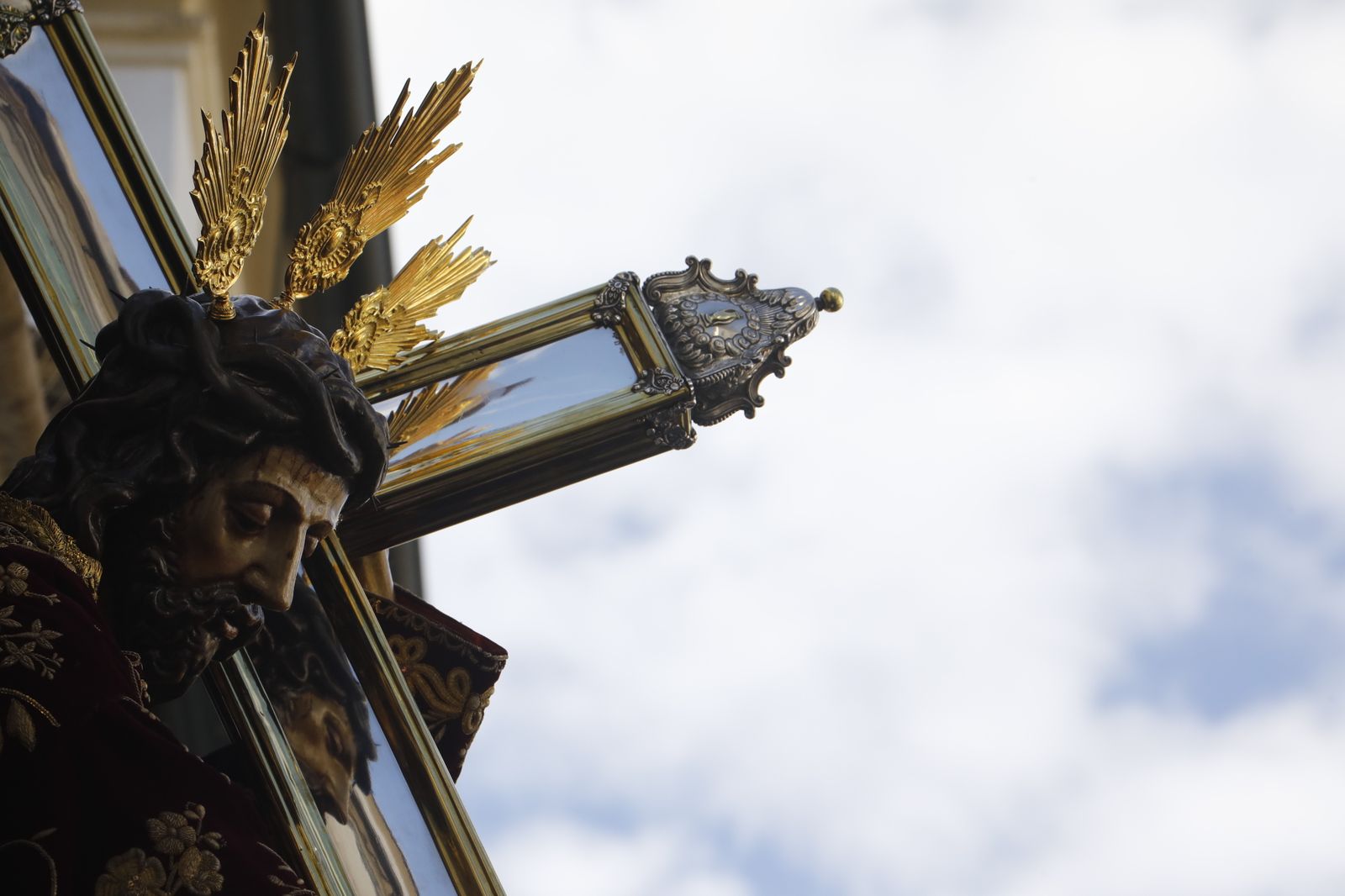 Jueves Santo en Córdoba: La procesión del Nazareno, en imágenes