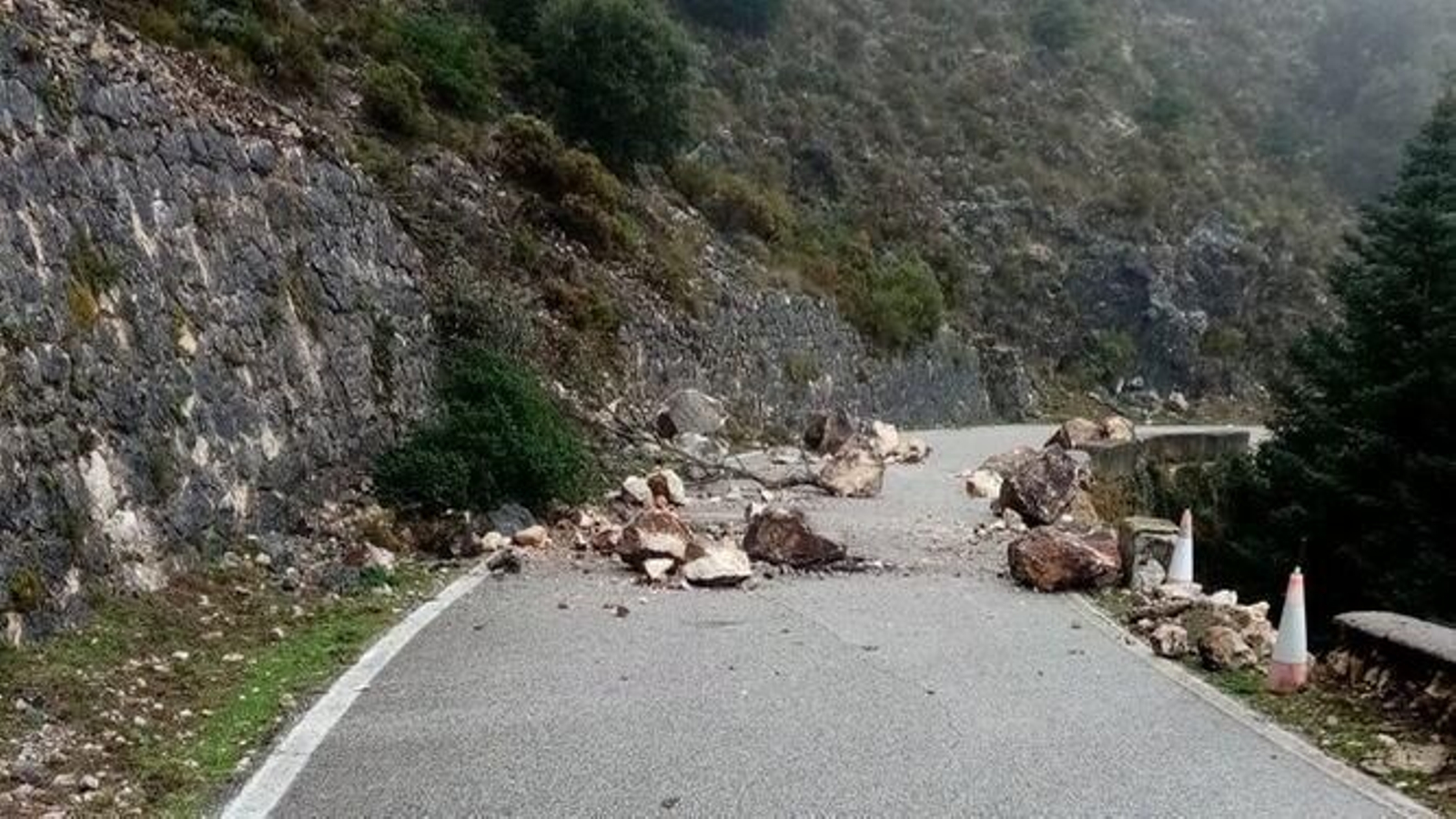 Desprendimientos-CA-9104, en el Puerto de Las Palomas.