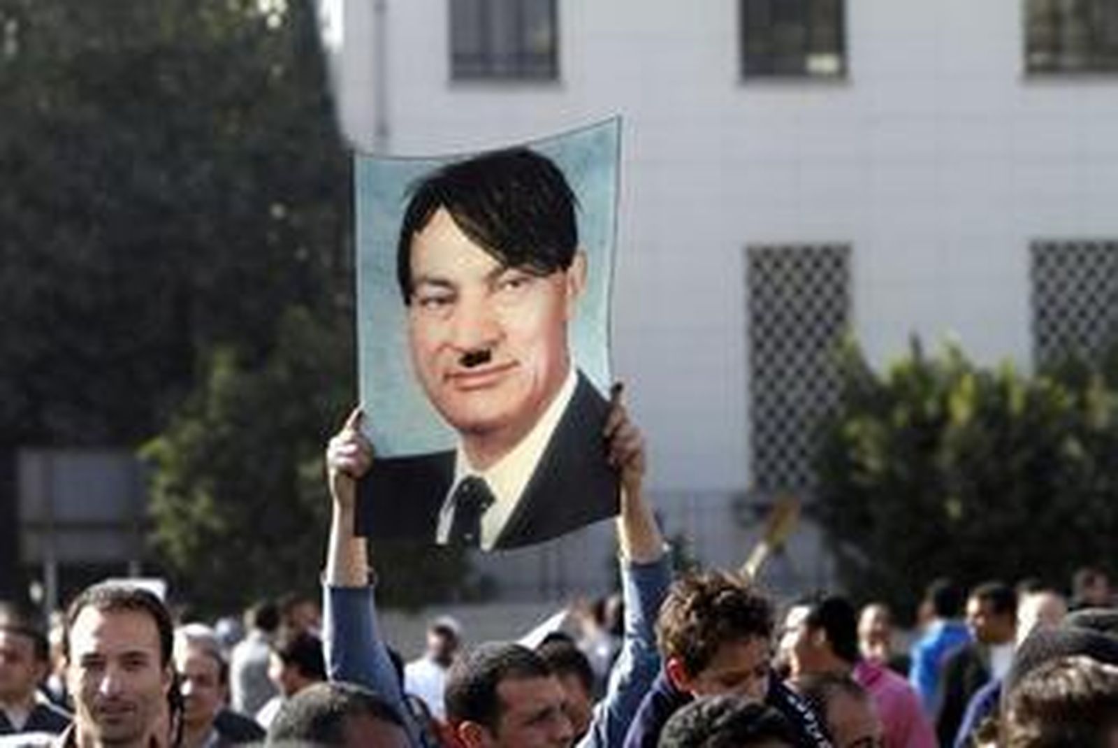 Mubarak pide diálogo en Egipto