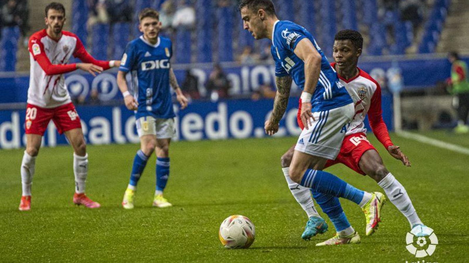 Ramazani, totalmente superado por la defensa local.