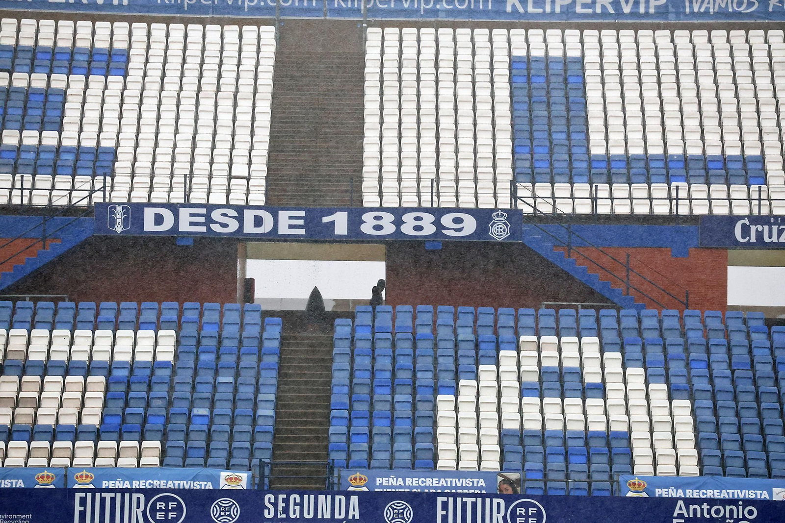 La suspensión del Recreativo de Huelva - UCAM Murcia en imágenes