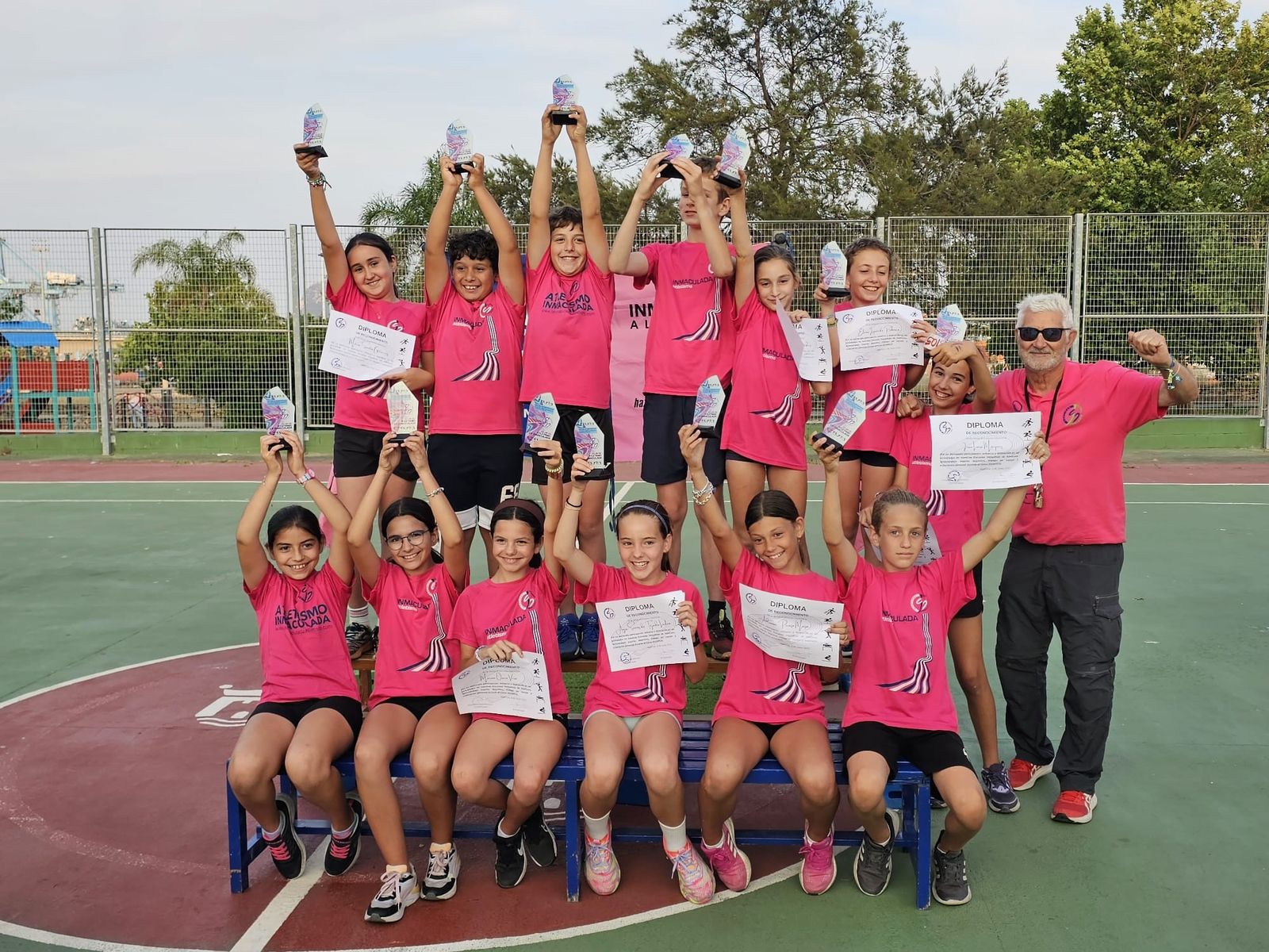 Las escuelas municipales de atletismo de Algeciras celebran su fiesta de clausura