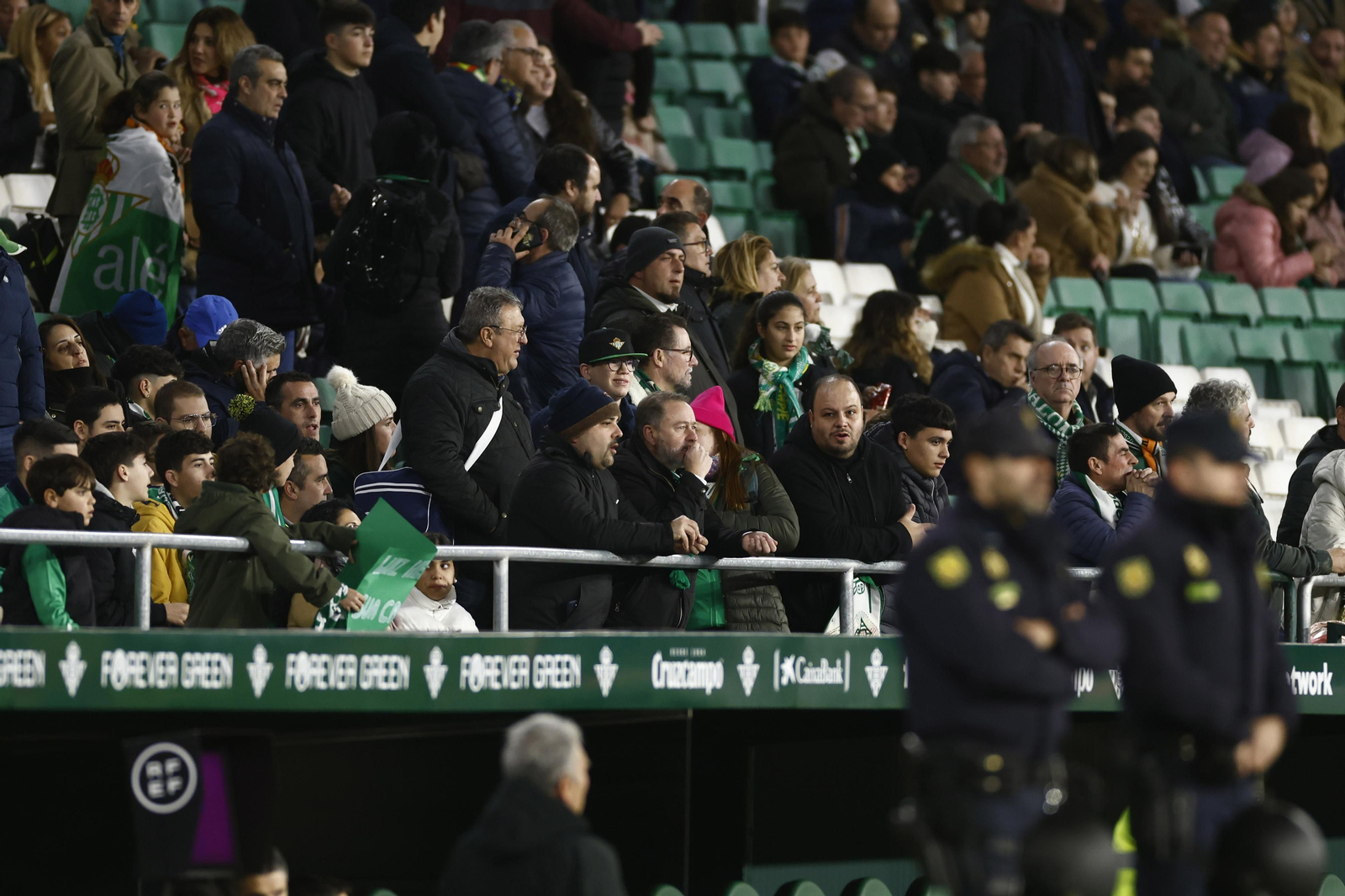 Búscate en las fotos del Betis-Osasuna