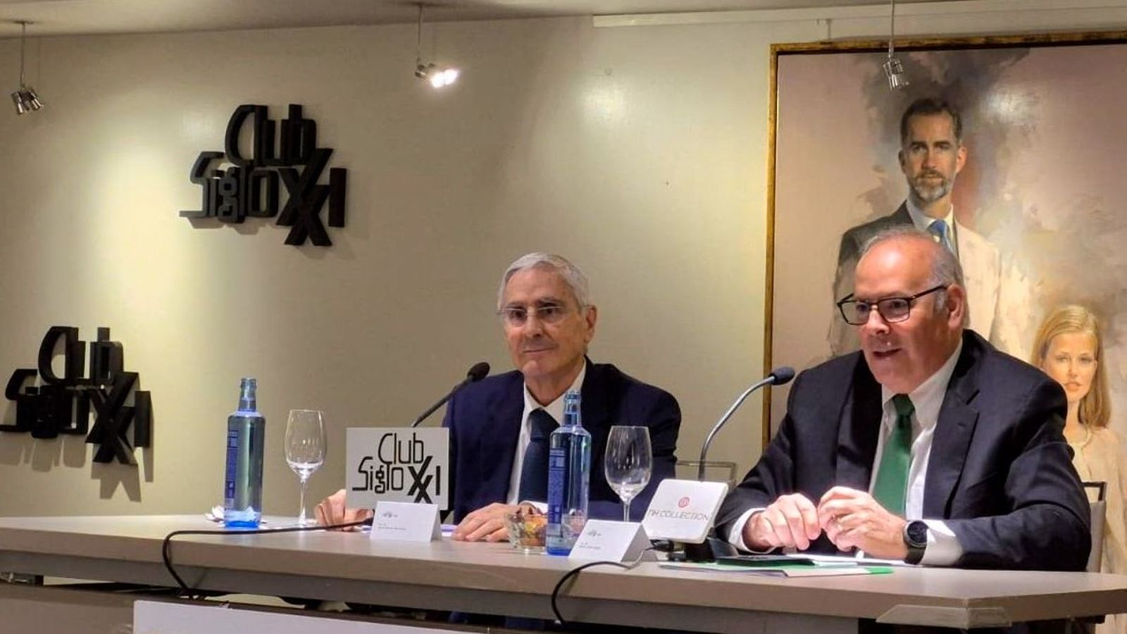 Imagen de la conferencia de Mario Ruiz-Tagle en el Club Siglo XXI.