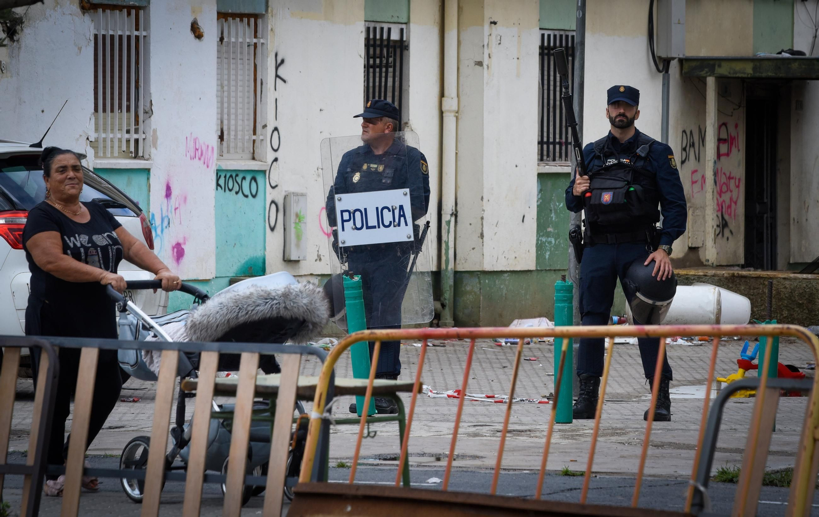 Macrorredada de la Policía Nacional en las Tres Mil Viviendas tras los tiroteos con armas de guerra