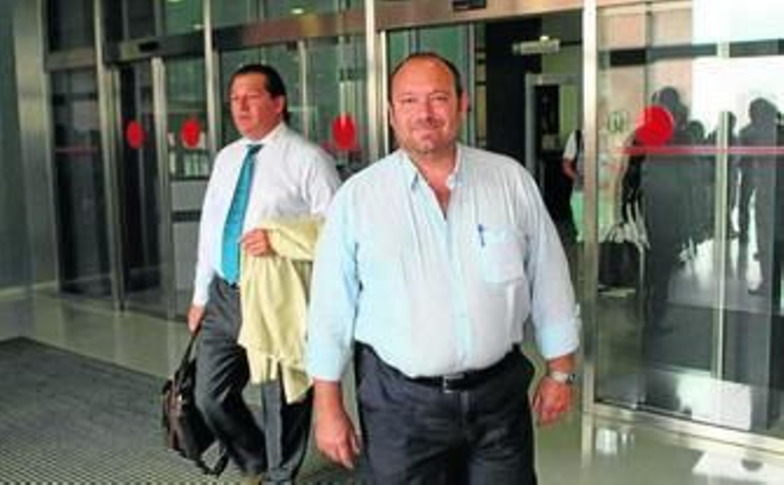 El alcalde de Benamargosa ayer a la salida de la Ciudad de la Justicia.