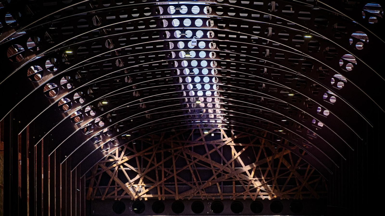 Las imágenes de cómo ha quedado el interior de los antiguos depósitos de tabaco en Cádiz