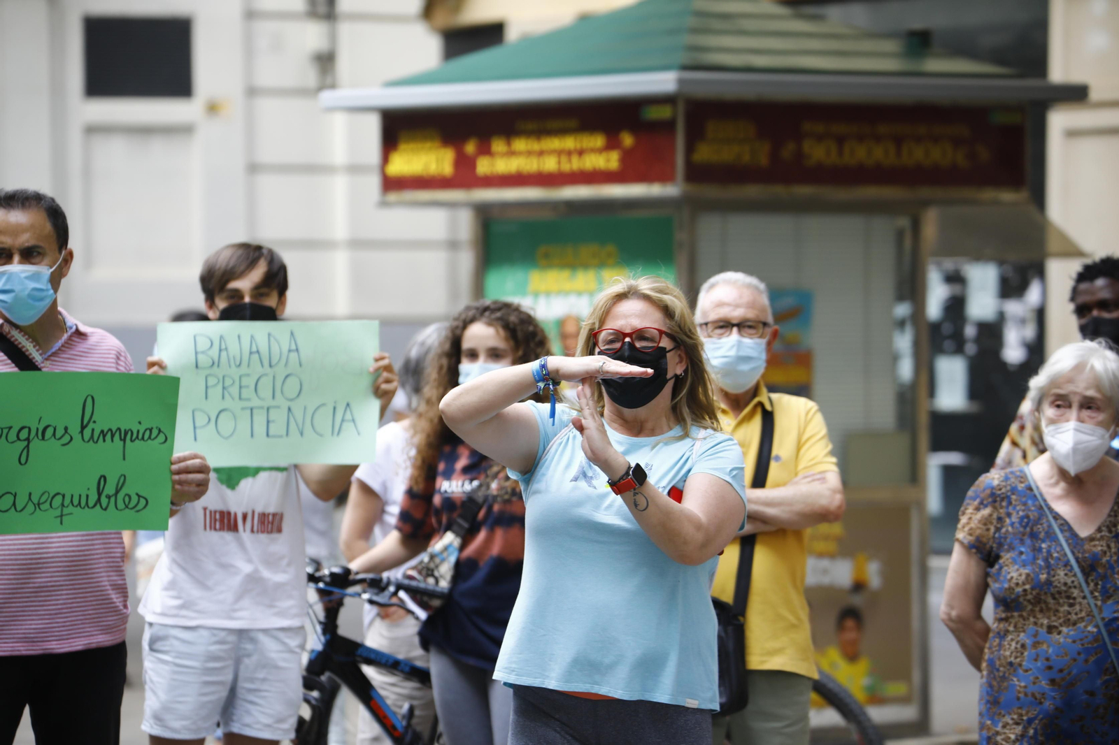 La manifestación en Córdoba contra la nueva tarifa de la luz, en imágenes