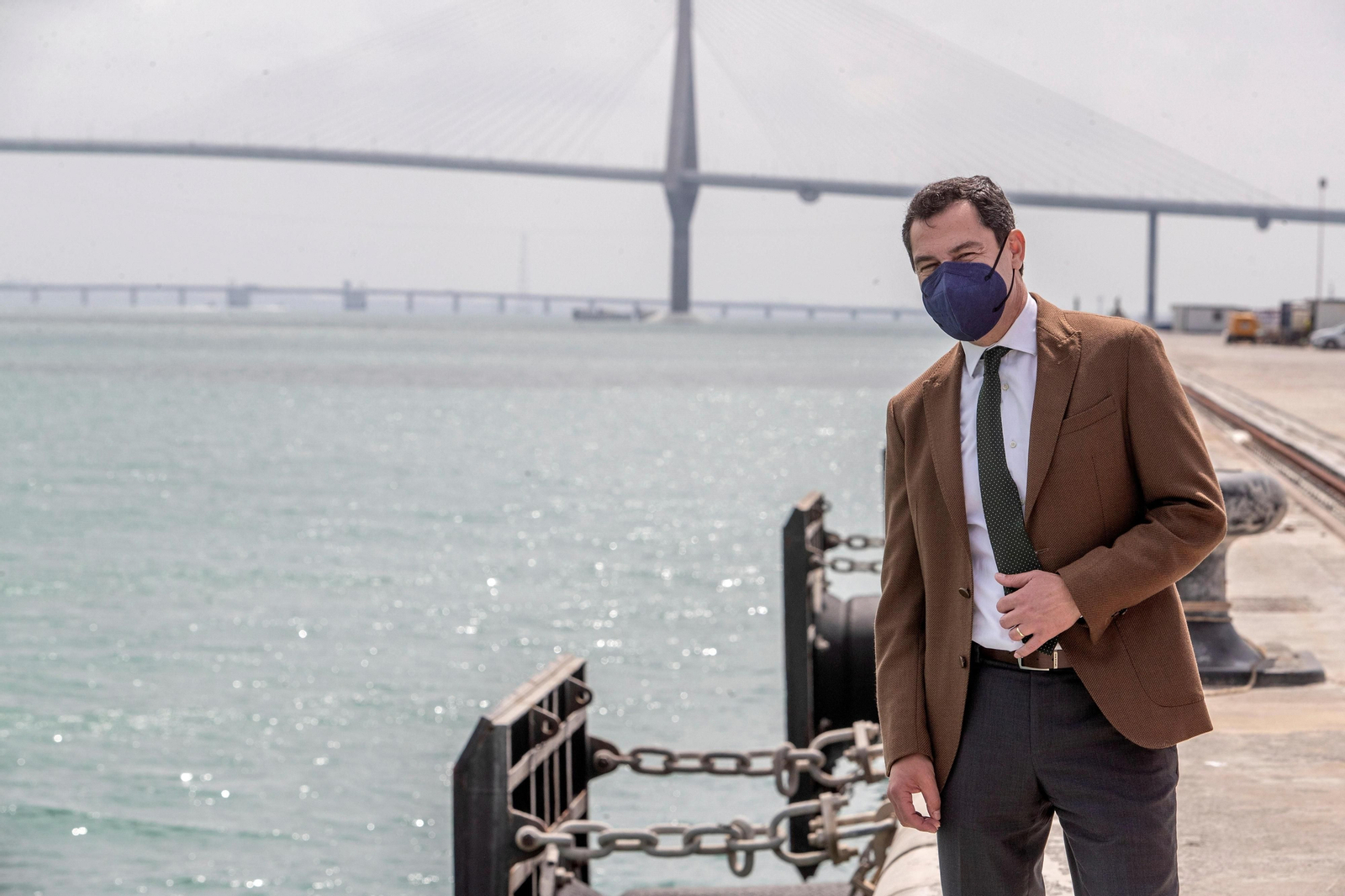 El presidente de la Junta de Andalucía, Juanma Moreno, durante la visita realizada este miércoles en Cádiz.