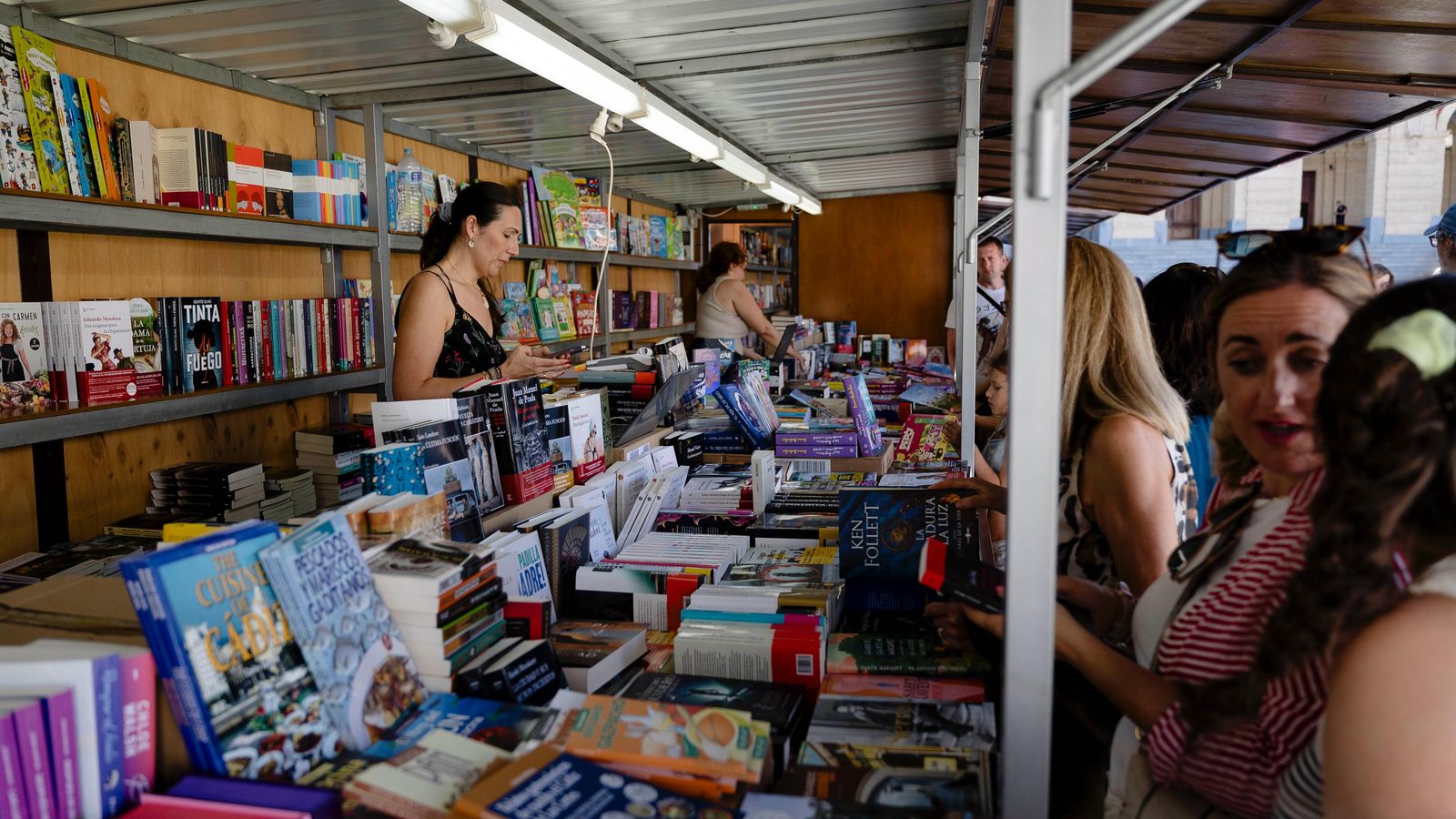 Una de las casetas de las librerías y editoriales de la Feria del Libro de San Fernando 2024.