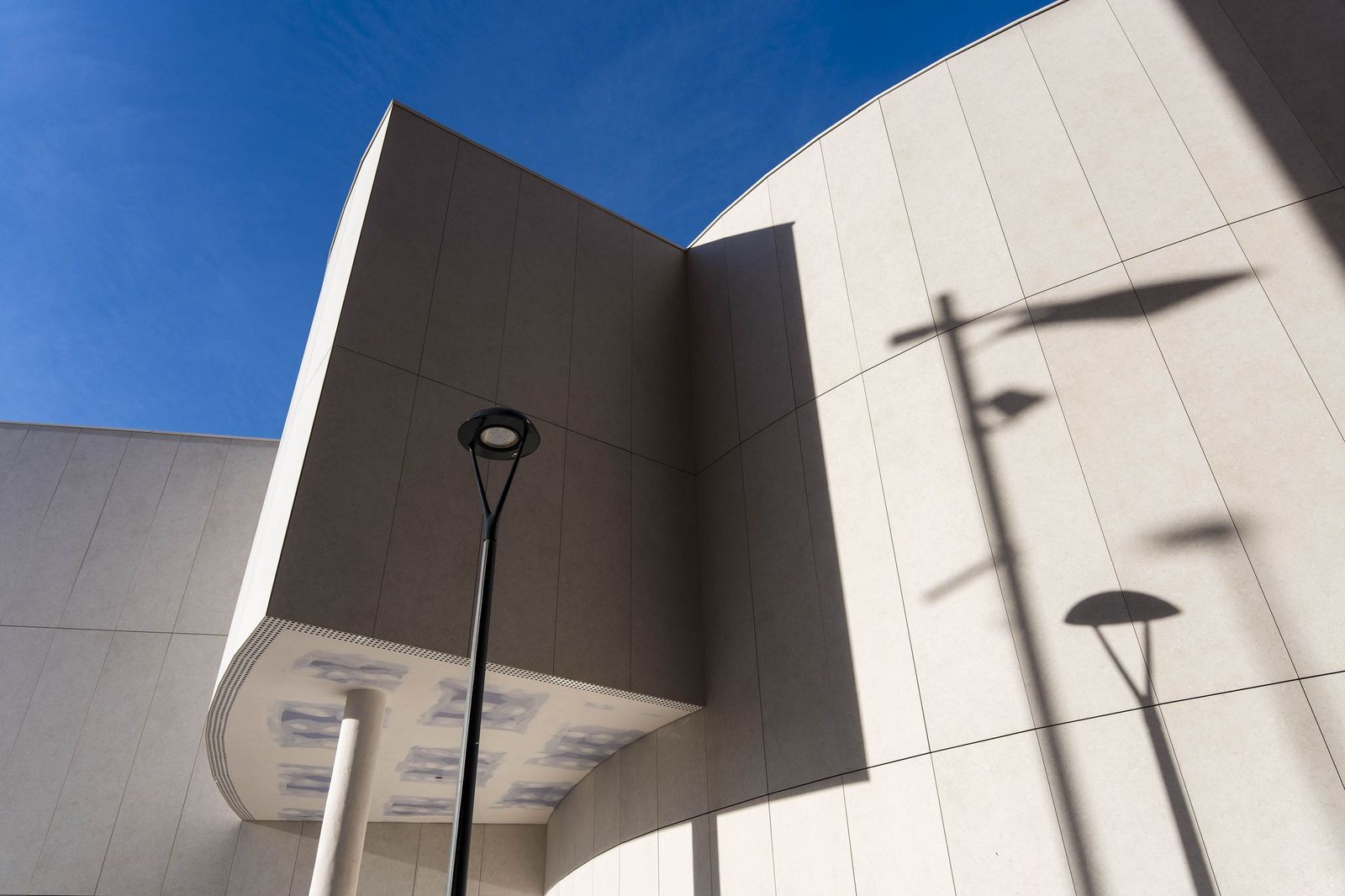 Fotogalería de las obras del Preventorio: el jardín vertical, protagonista de la rehabilitación