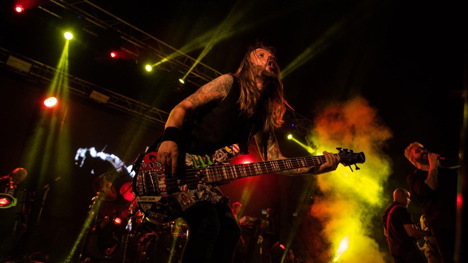 Un momento del concierto de Saurom en la plaza de toros de San Fernando.