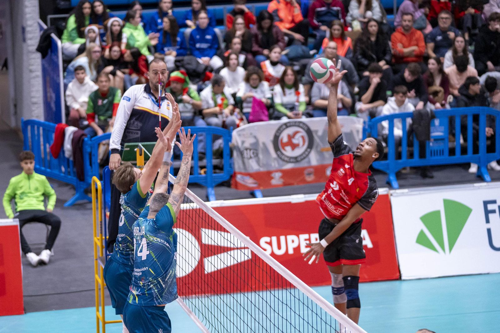 Las imágenes del partido de Superliga entre Unicaja Costa de Almería y Instercap Asisa Tarragona