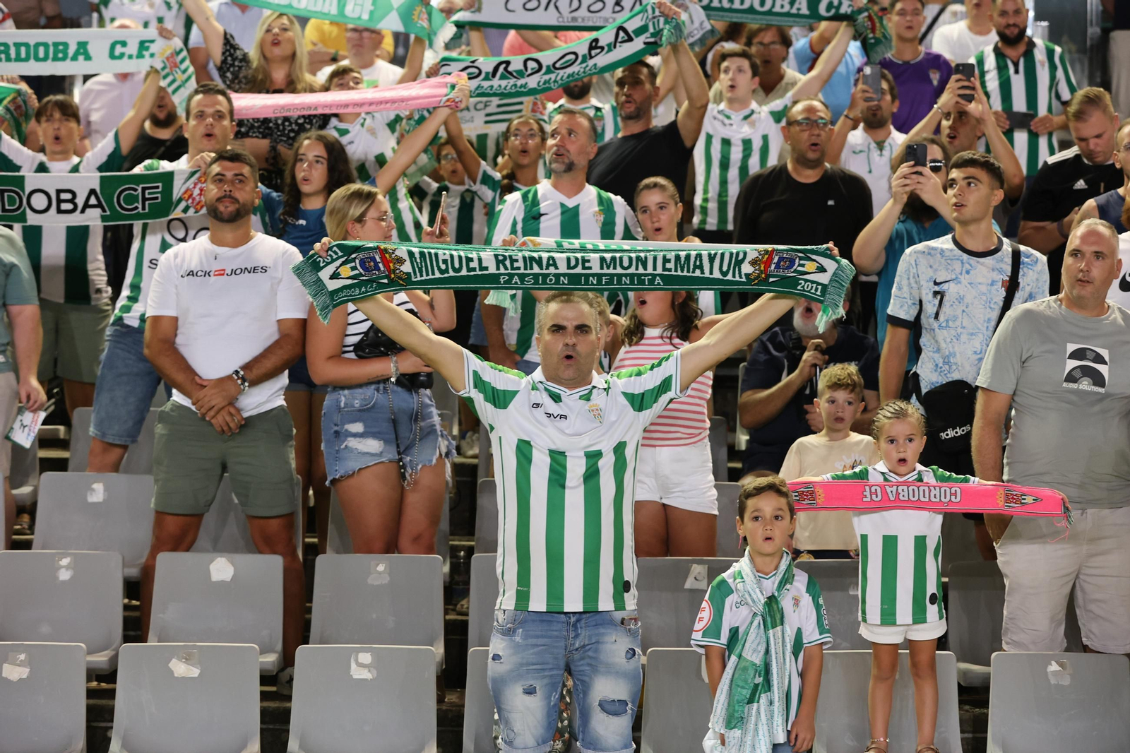 Las mejores fotos del ambiente en El Arcángel en el Córdoba CF - Burgos CF