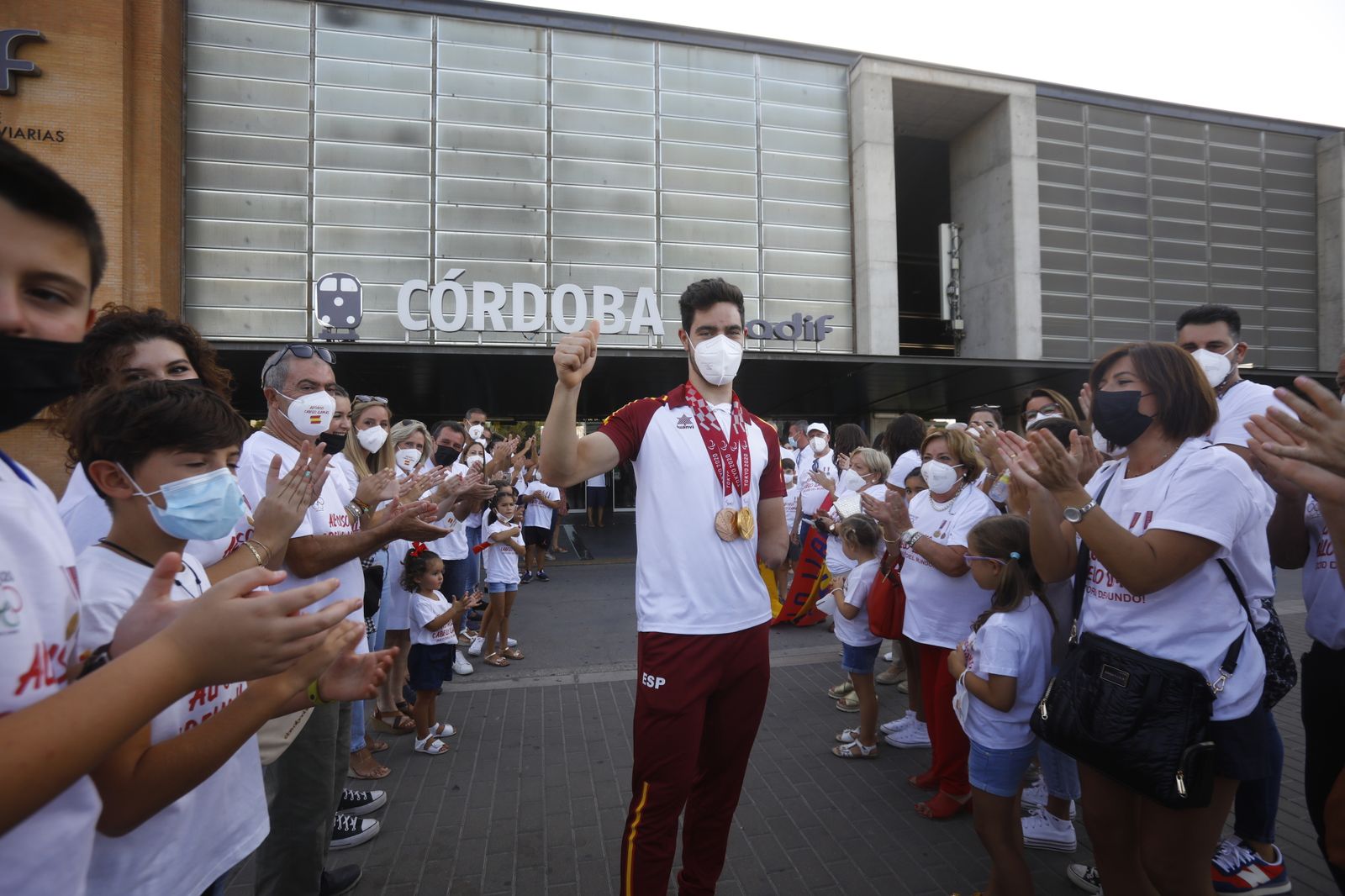 El recibimiento a Alfonso Cabello en Córdoba, en imágenes