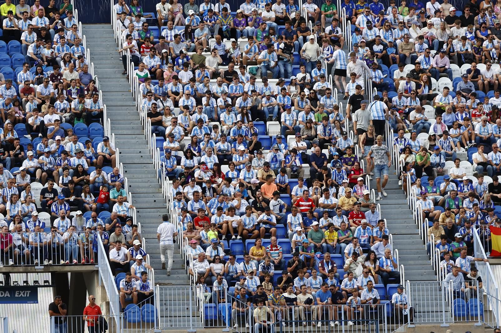 Búscate en el Málaga CF - Granada en las gradas de La Rosaleda