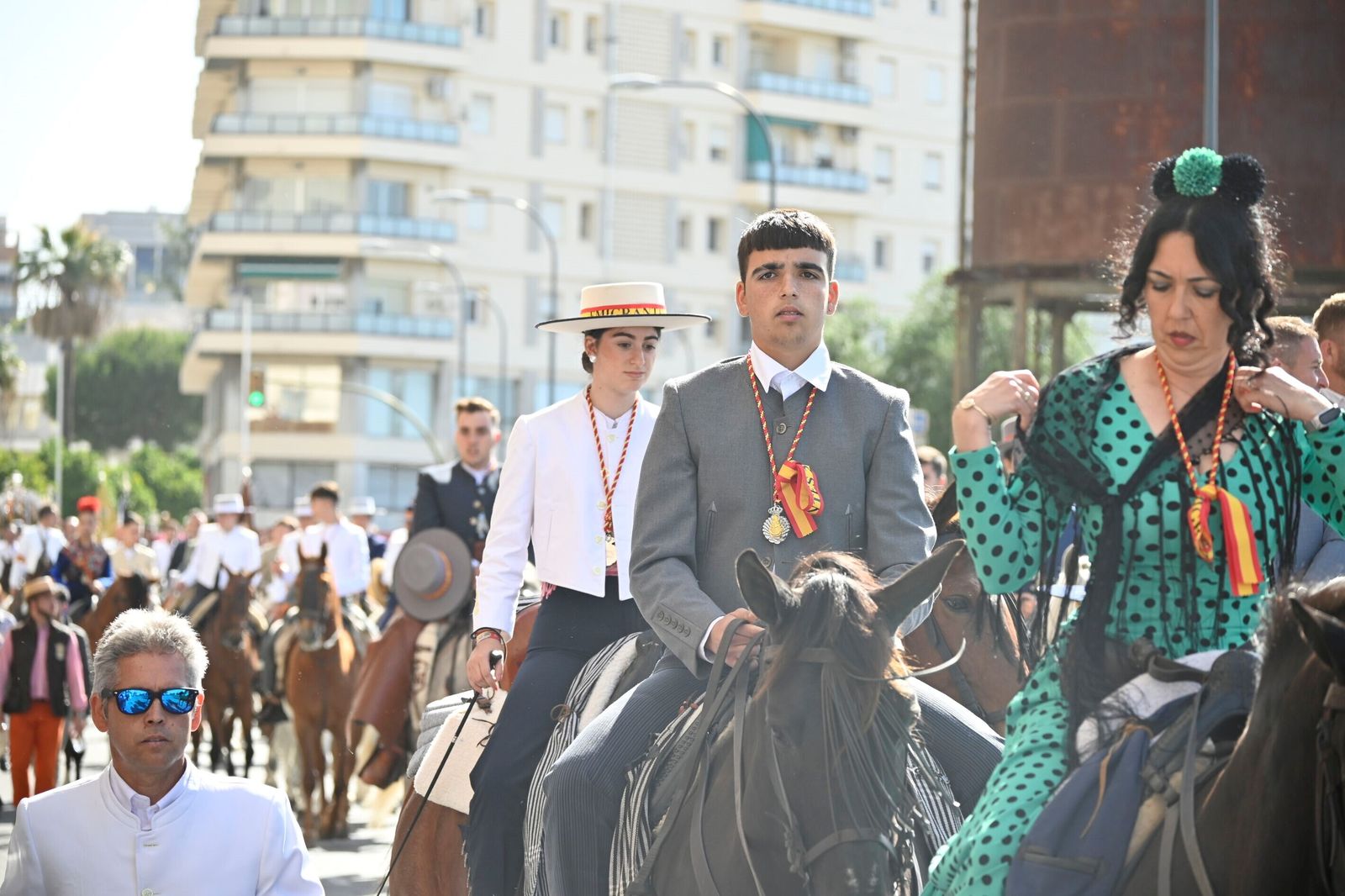 Imágenes de los peregrinos de la Hermandad de Emigrantes en su salida por las calles de Huelva