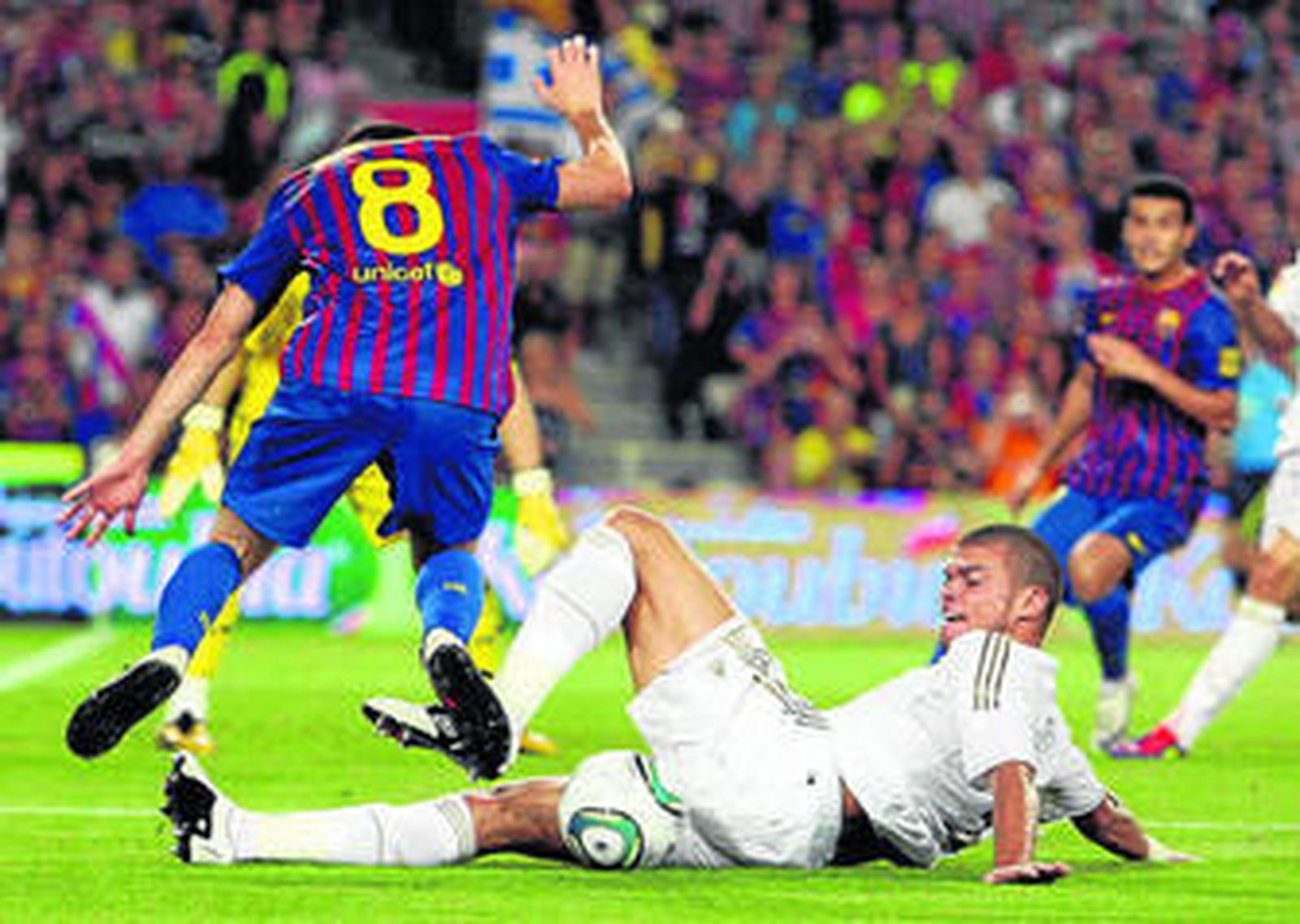 Un momento del encuentro entre el FC Barcelona y el Real Madrid.