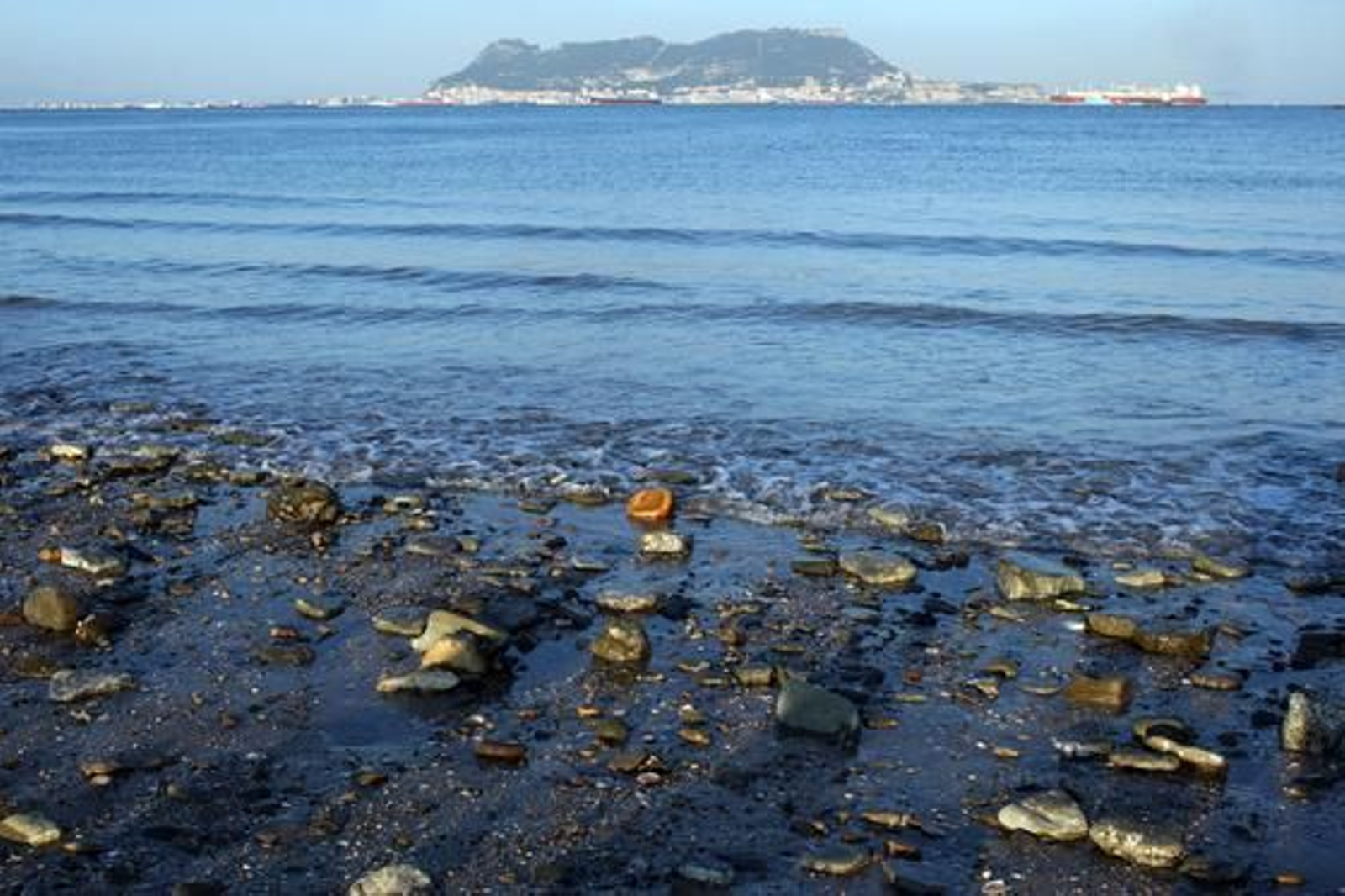 La marea histórica se vivió en las playas del Campo de Gibraltar con mucha espectación, sobre todo en la de Poniente de La Línea y El Rinconcillo de Algeciras./Fotos:Paco Guerrero/Shus Terán/J.M.Quiñones

Foto: Paco Guerrero/J.M.Q./Shus Teran/