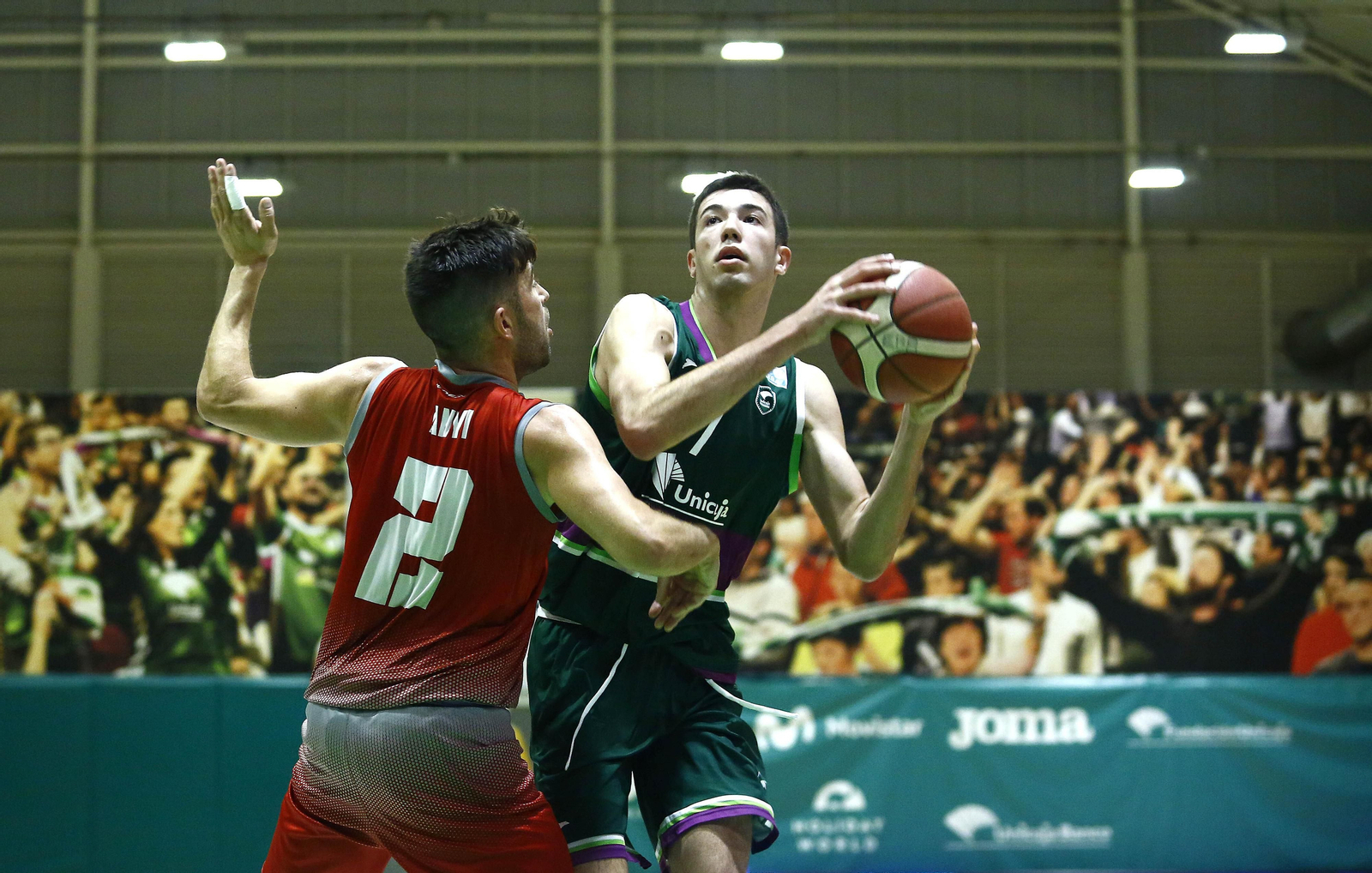 El Unicaja de Liga EBA vence el derbi ante el Colegio El Pinar