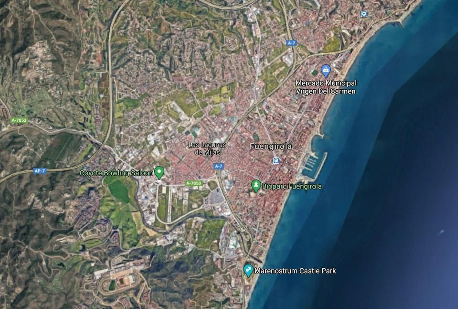 Vista general entre los límites de los municipios malagueños de Mijas y Fuengirola.