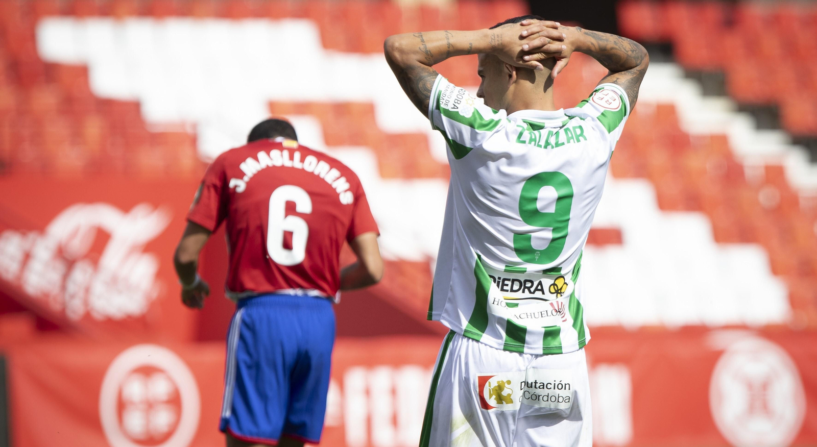 Kuki Zalazar, desesperado por el mal partido del Córdoba CF en Granada.