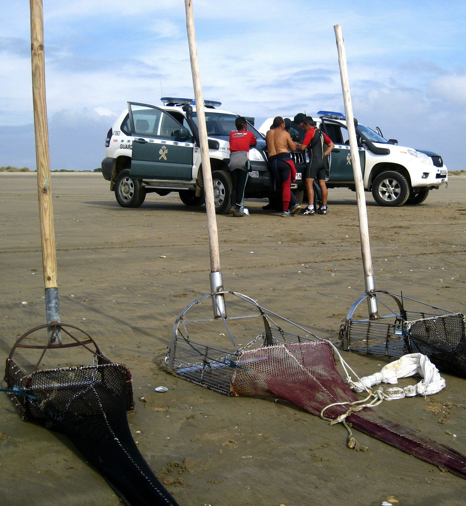 Rastrillos para la captura de coquina.