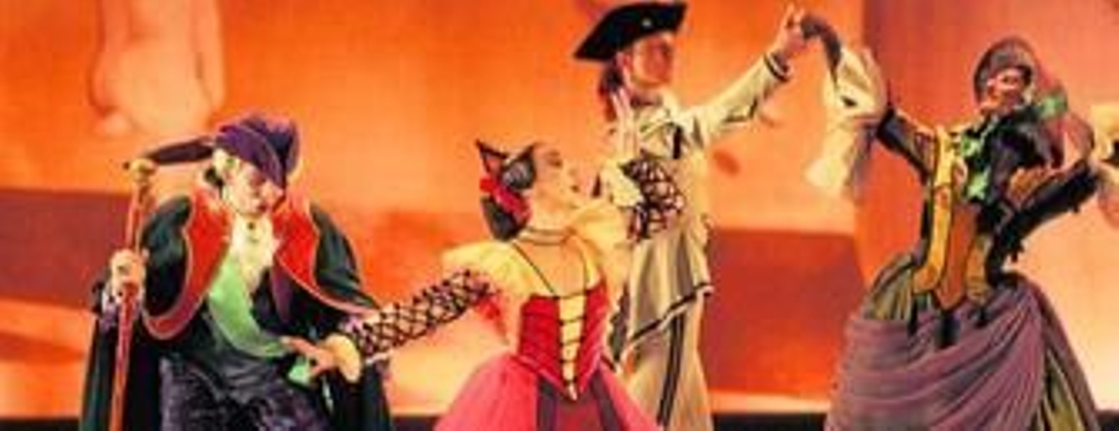 Una escena de 'El sombrero de tres picos', de Manuel de Falla, la primera obra que representó anoche el Ballet Nacional de España.