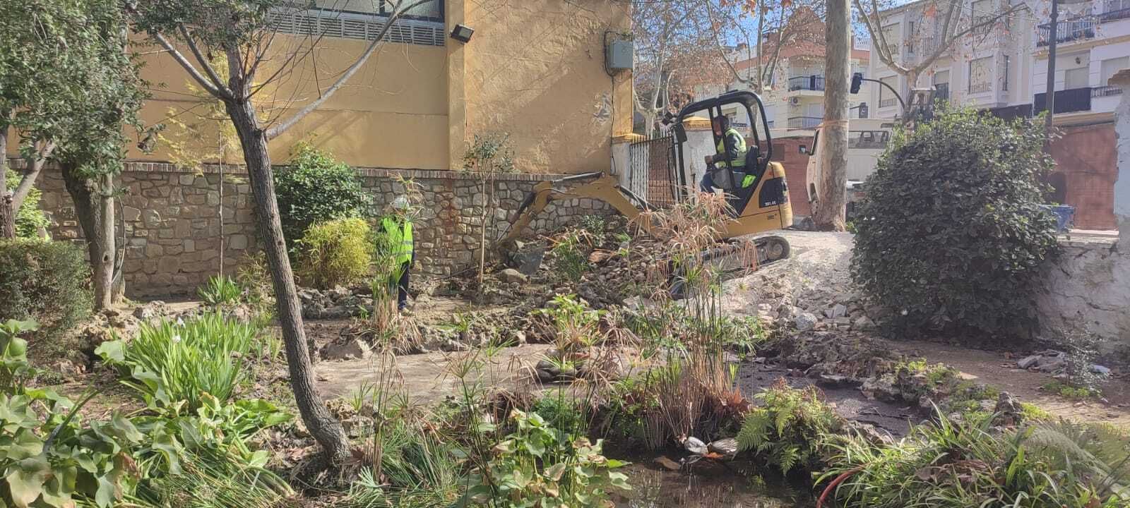 Obras en el parque Ramón Santaella de Baena.