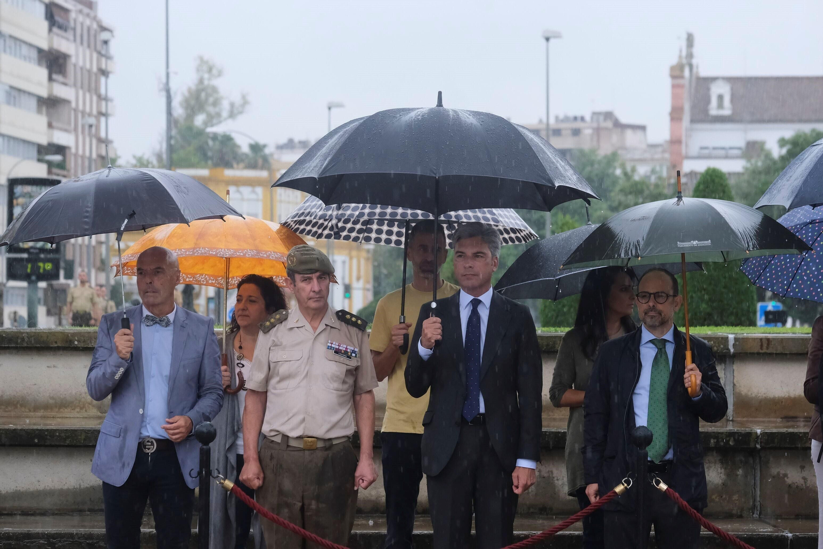 El izado de la bandera de España en Córdoba, en imágenes