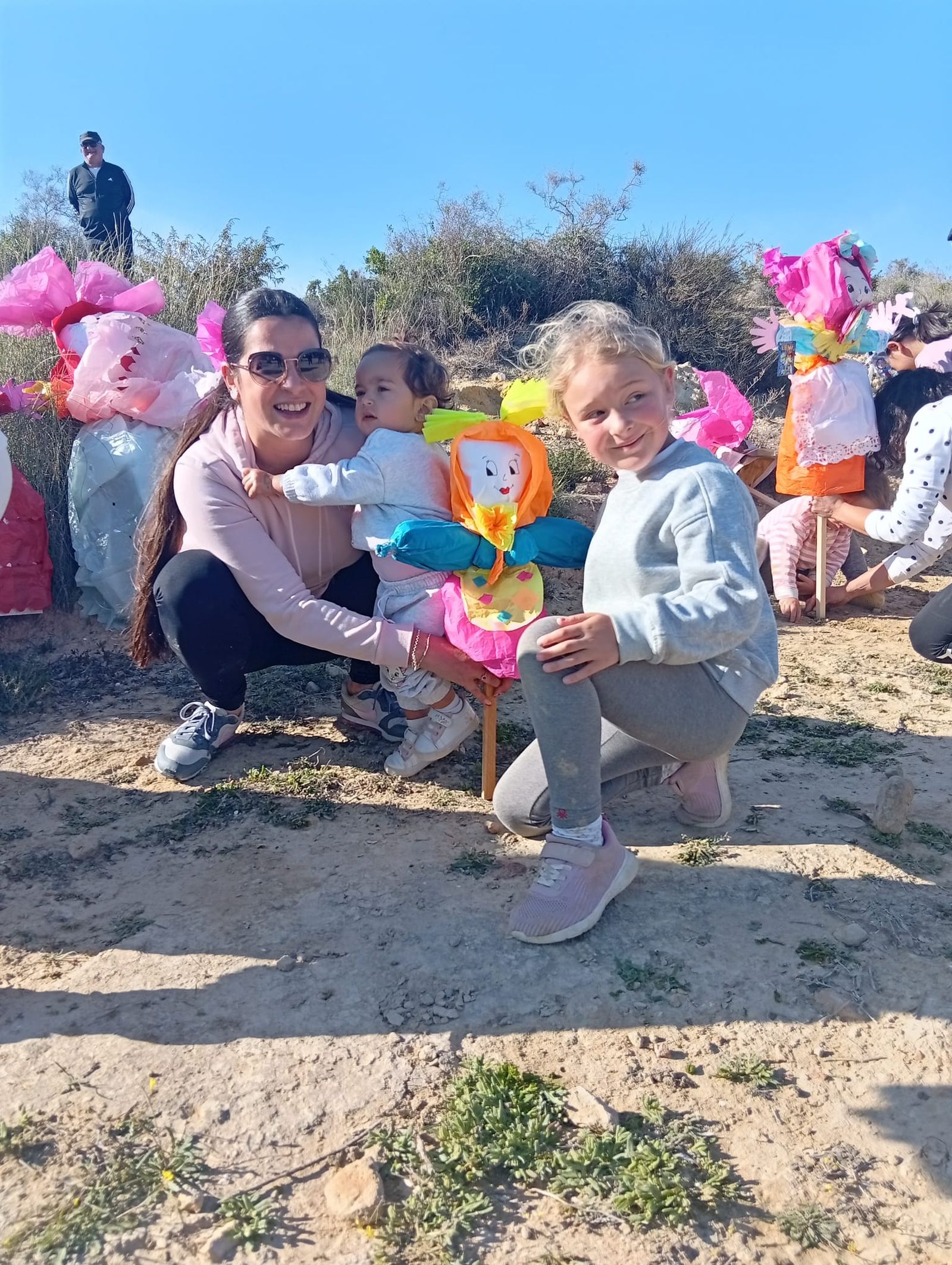 Familia de mojaqueras en el Día de la Vieja