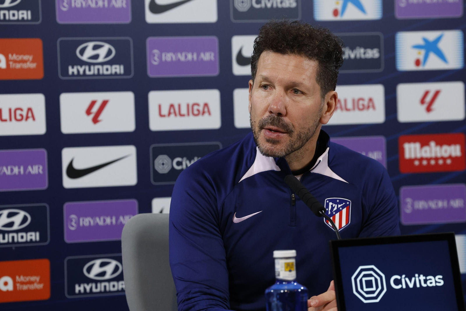 Diego Pablo Simeone atendiendo a los medios de comunicación en la previa del duelo contra el Almería.