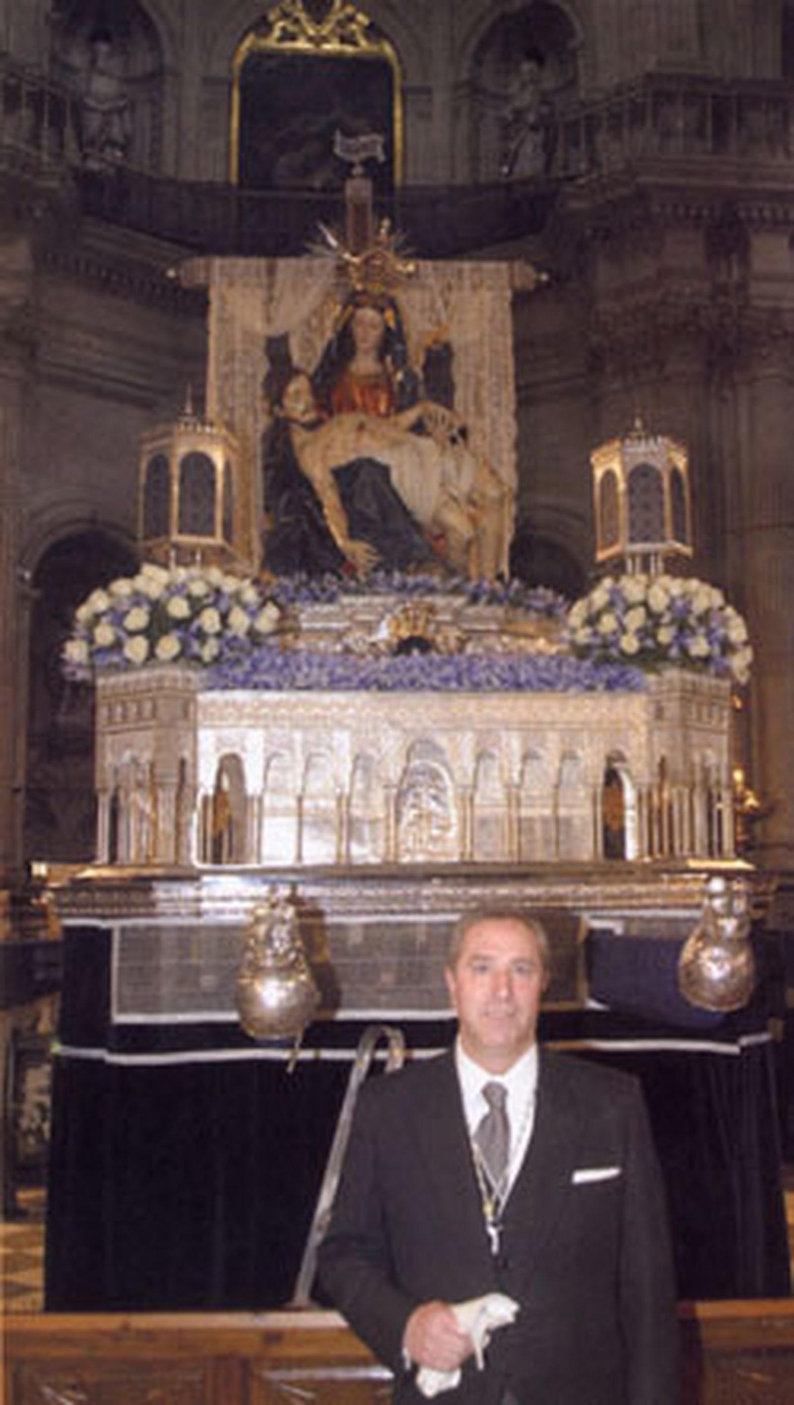 Enrique Oviedo: "Nuestra Semana Santa no tiene nada que envidiar a las de Sevilla o Málaga"