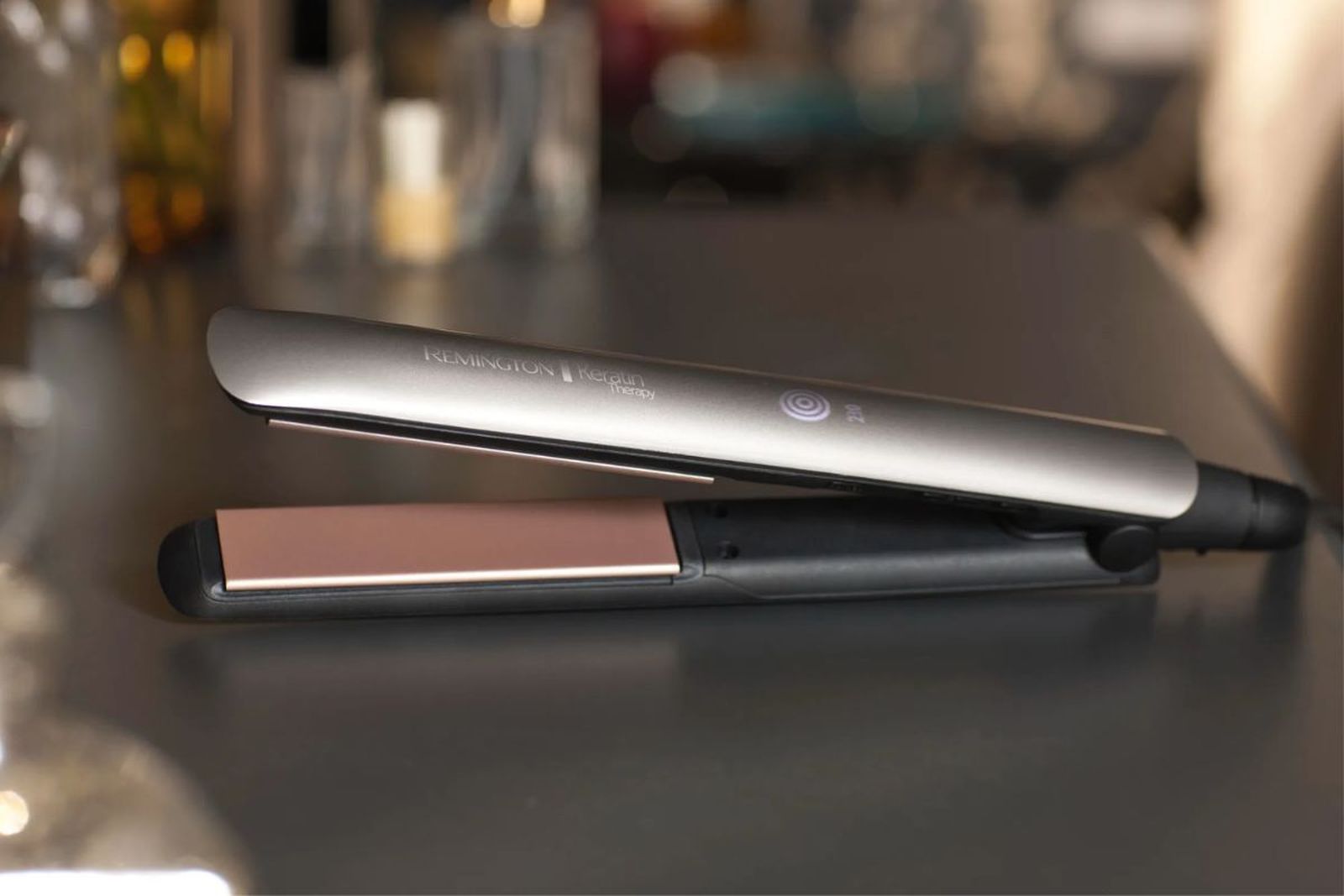 Con queratina y placas flotantes: así es la plancha de pelo que necesitas ¡ahora por menos de 42 euros!