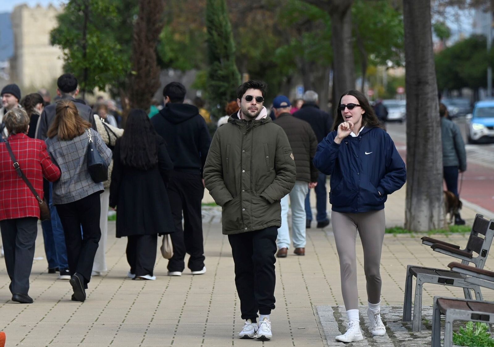 Las calles de Córdoba se llenan de gente con la tregua de la lluvia, en imágenes
