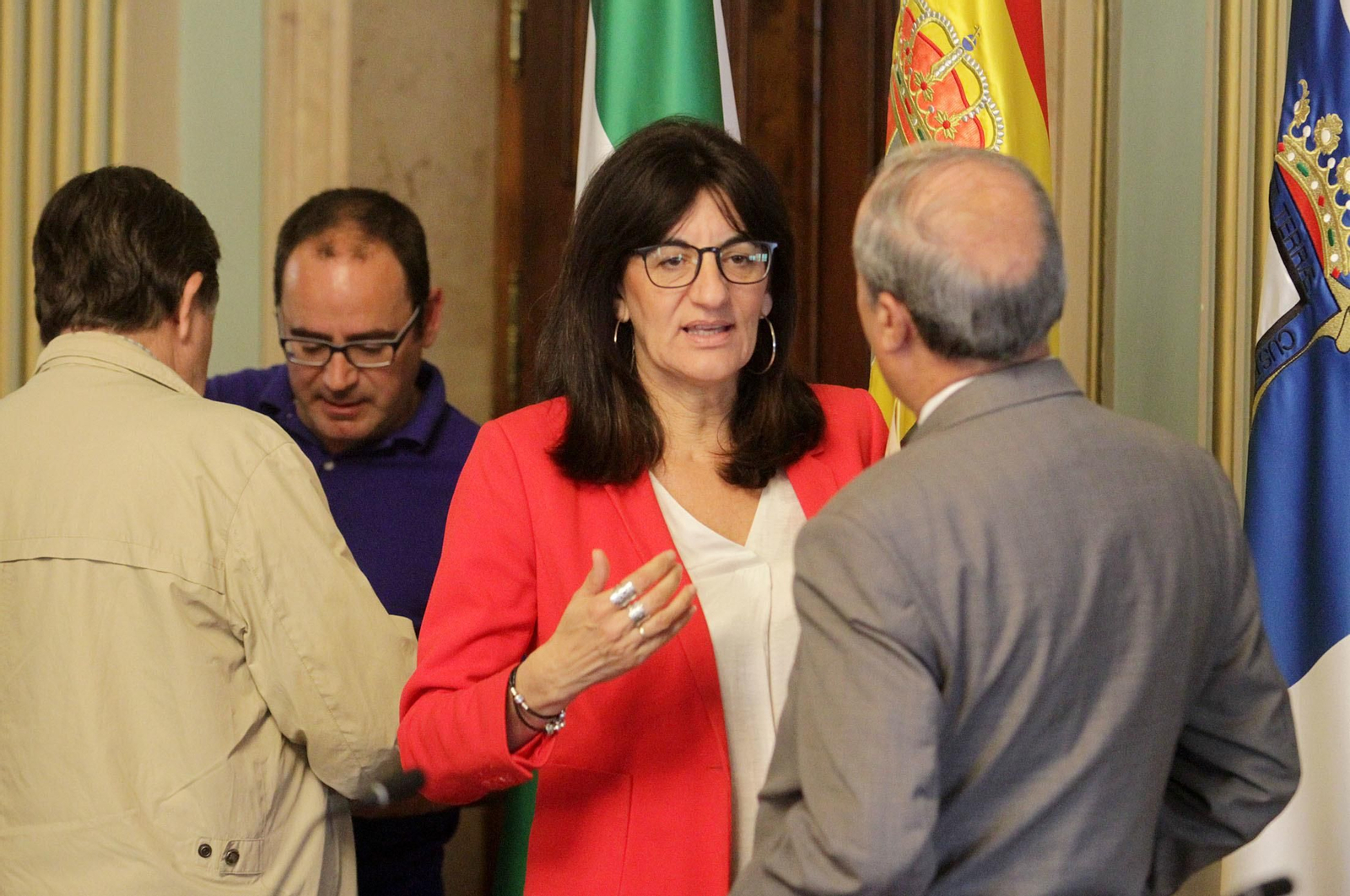 Imágenes de la Mesa de los Fosfoyesos celebrada en el ayuntamiento