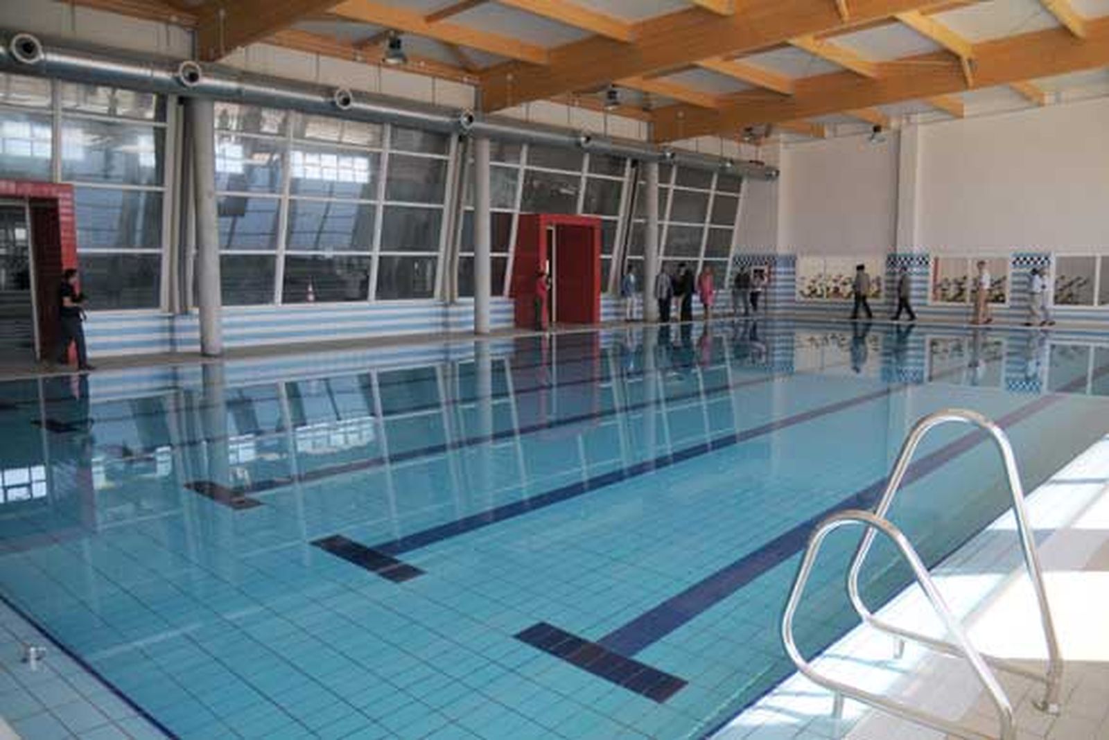 Inaugurada la nueva piscina cubierta de Sanlúcar